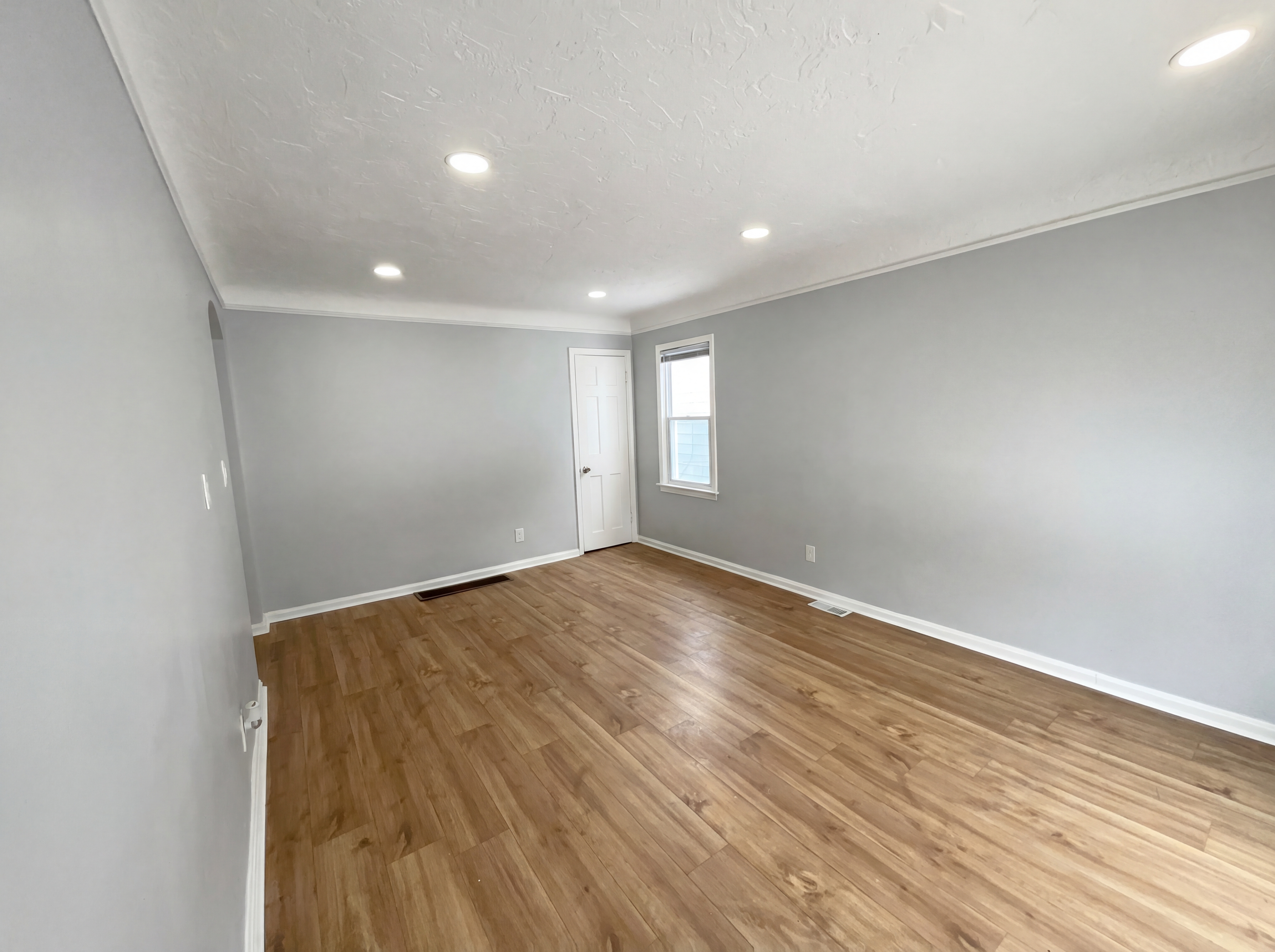 Photo 7 of 19 of 17409 Mapleboro Ave, Maple Heights, OH