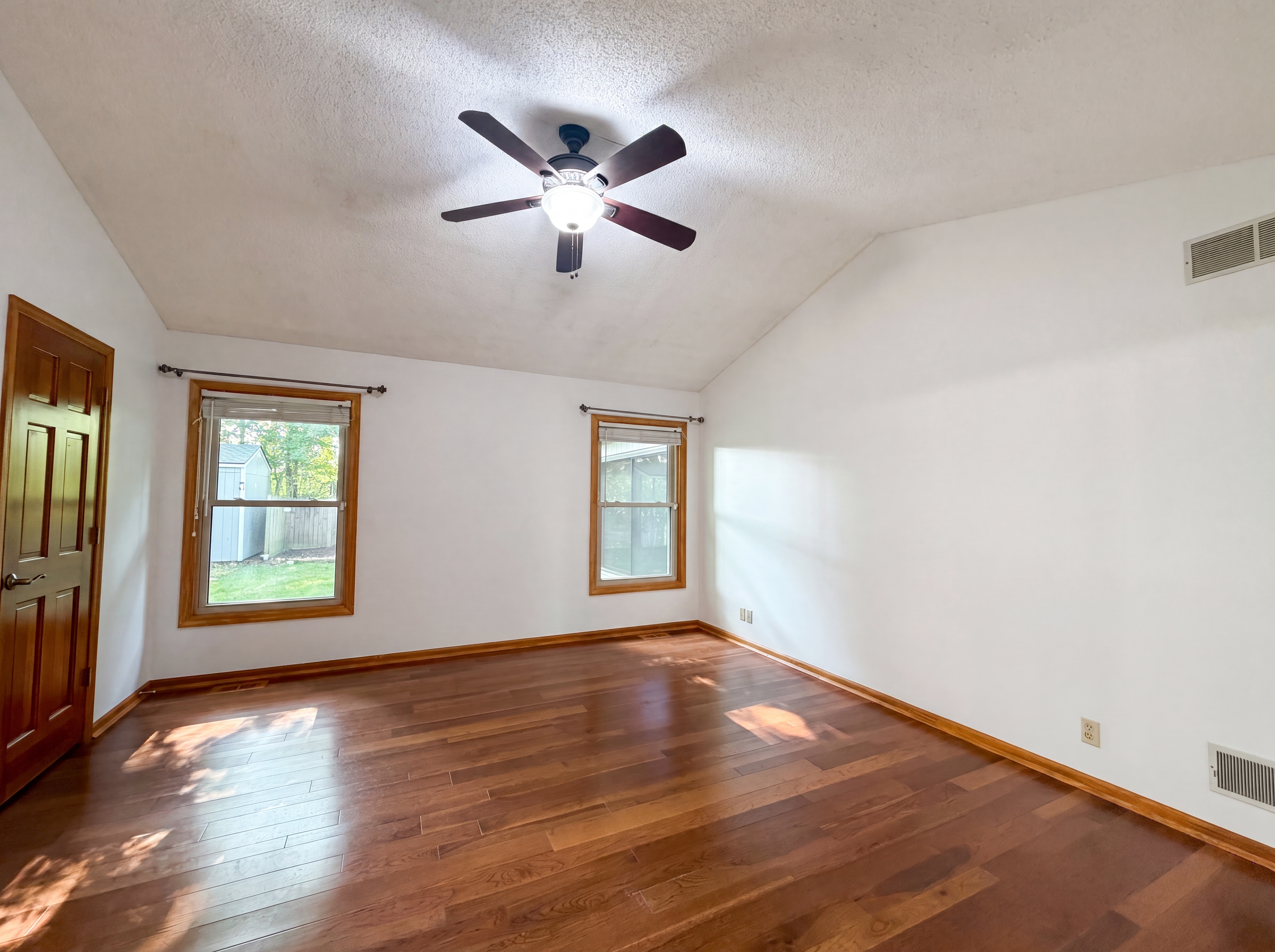 Photo 4 of 23 of 2129 Greenpine Dr, Cincinnati, OH