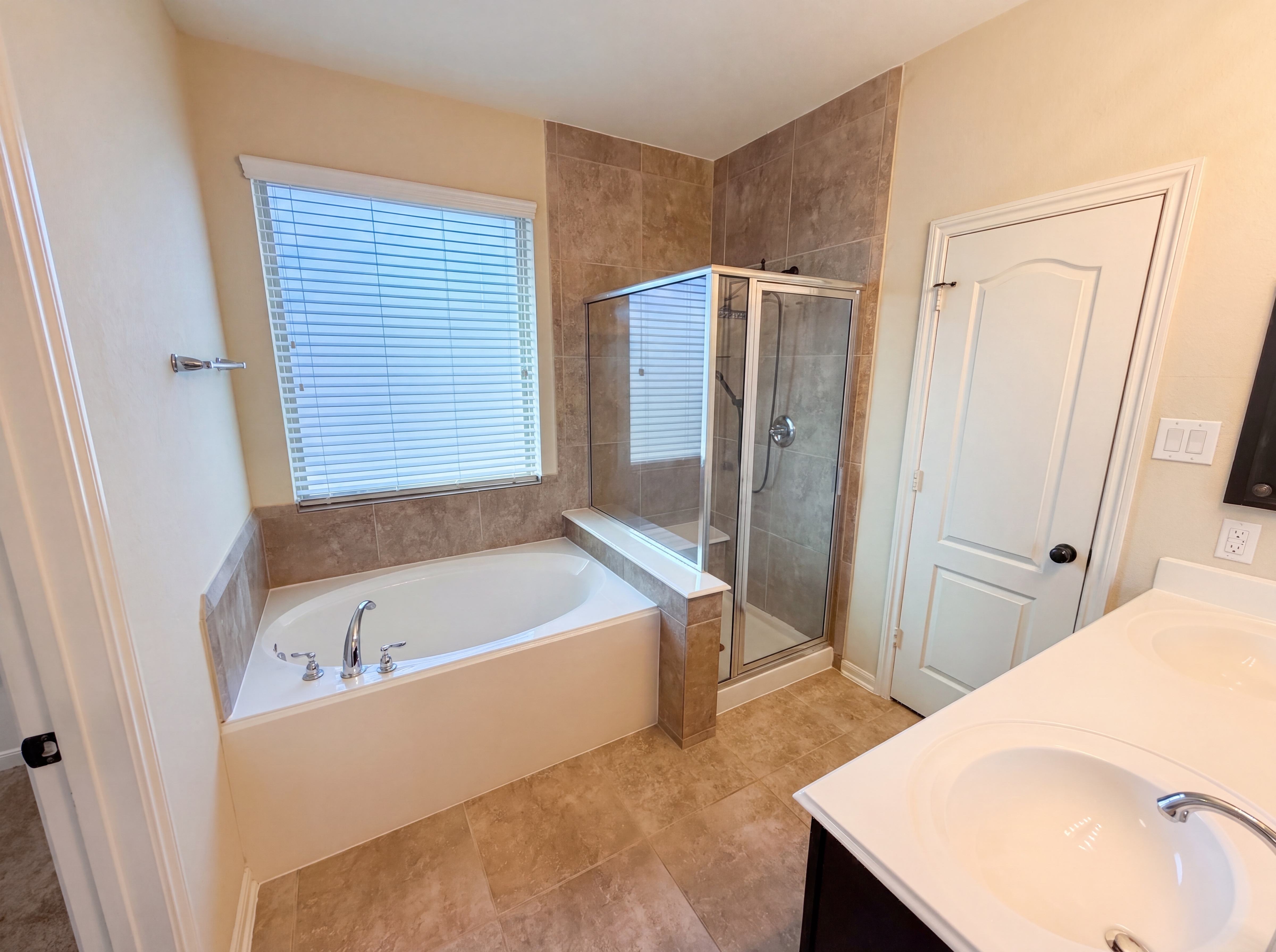 Photo 6 of 26 of 6523 Hunters Creek Ln, Baytown, TX