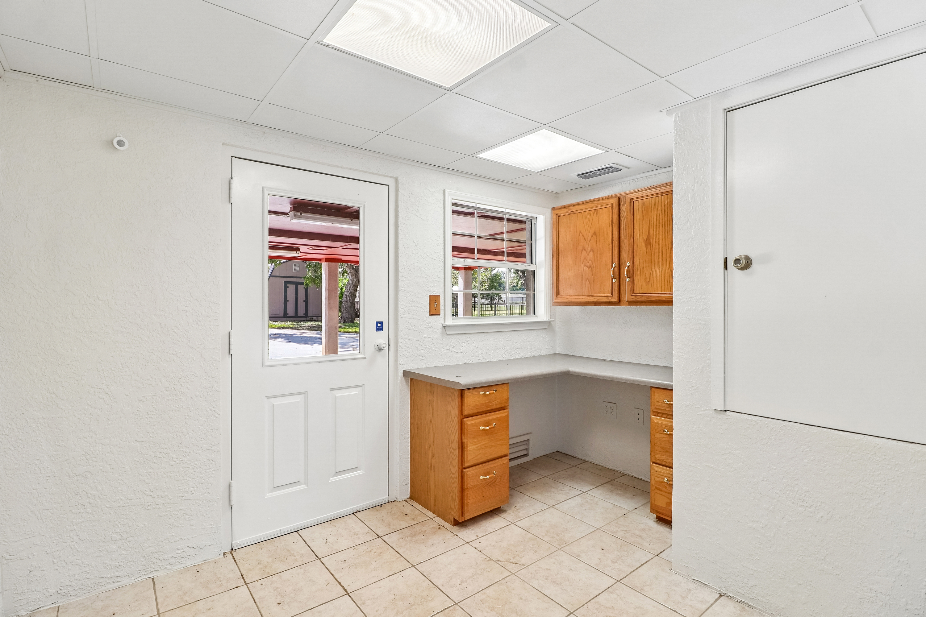 Photo 11 of 47 of 1321 E Zipp Rd, New Braunfels, TX