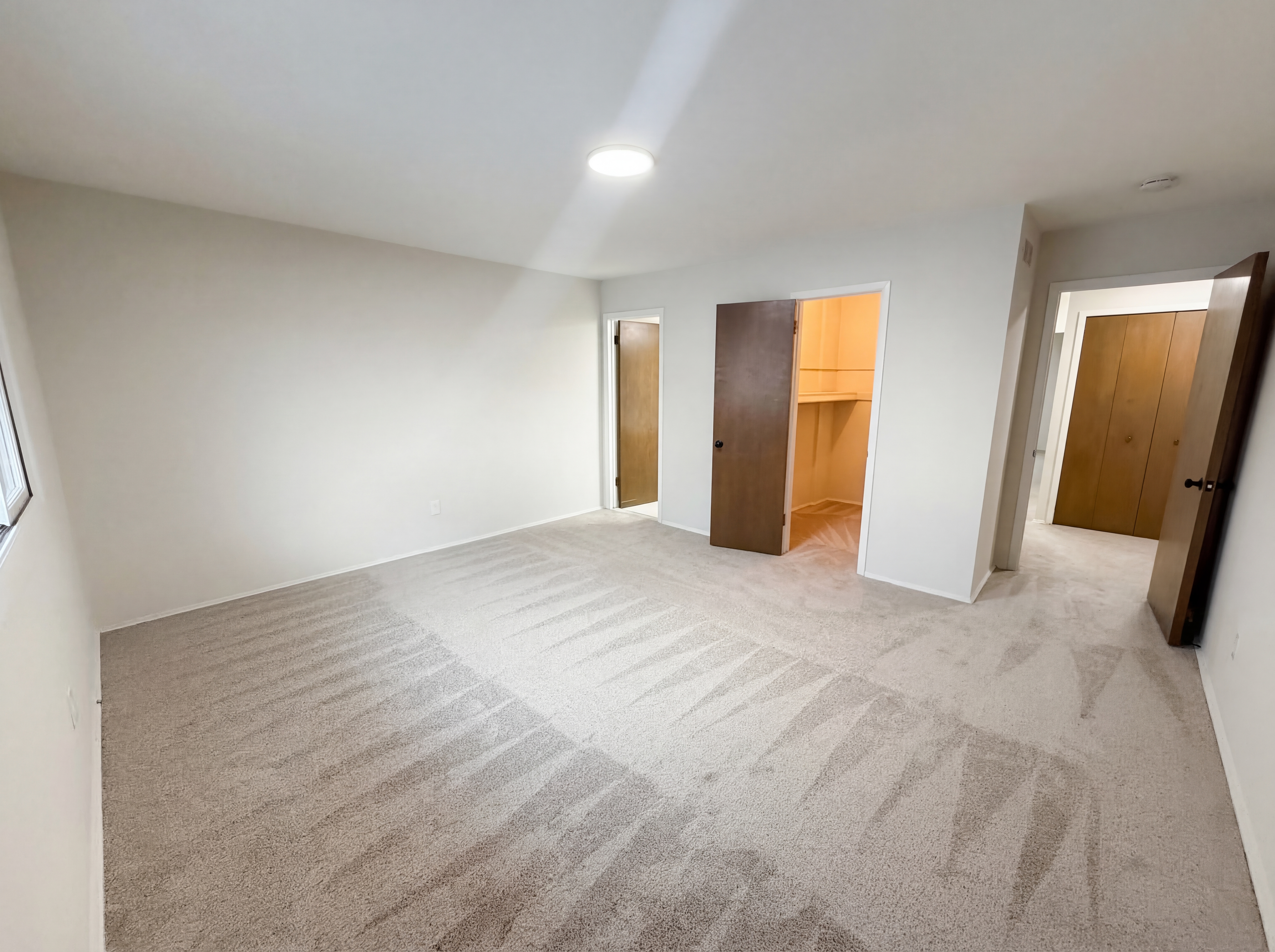 Photo 4 of 18 of 29467 Leemoor Dr, Southfield, MI