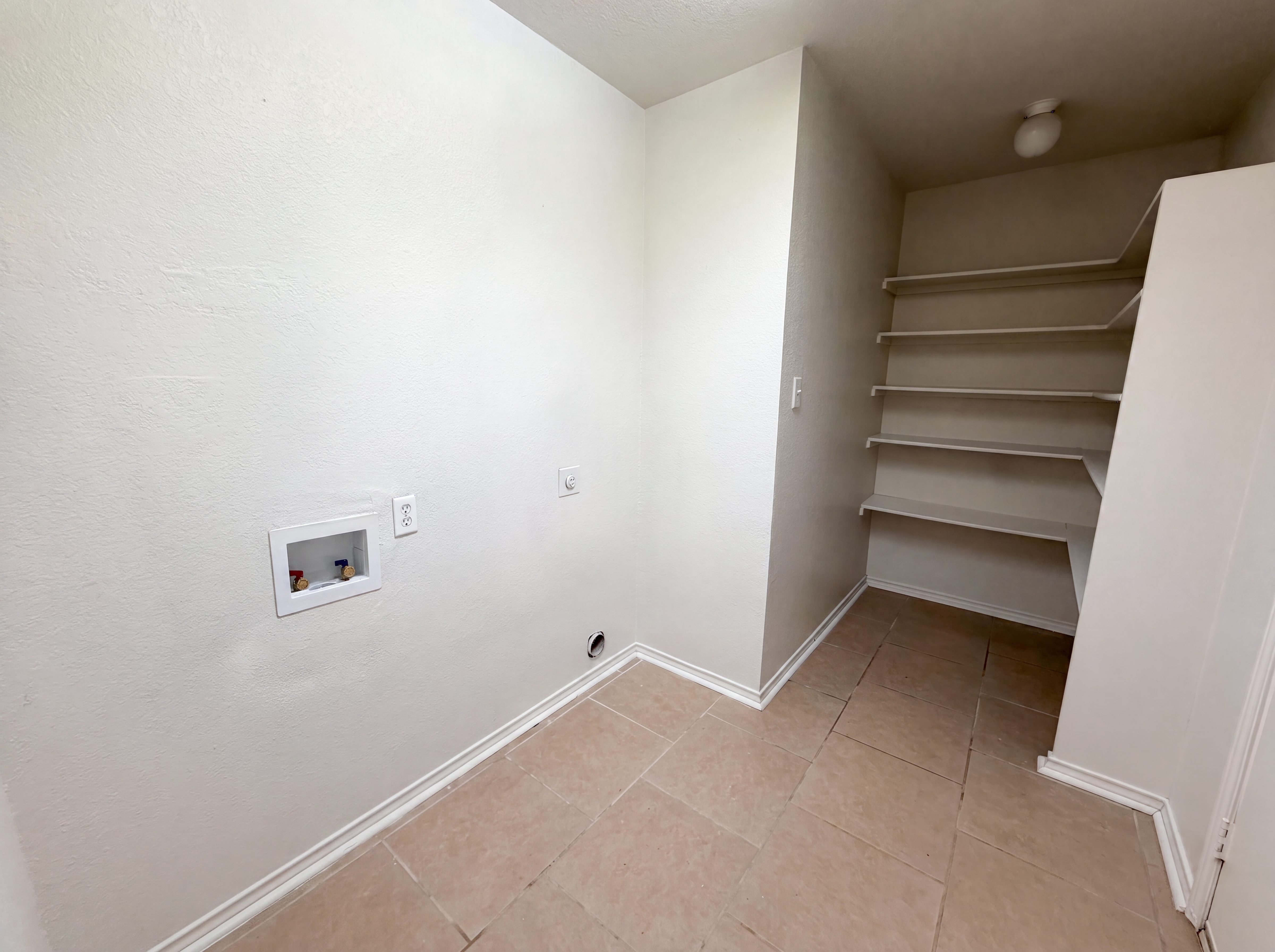 Photo 14 of 17 of 10740 Southern Trace Cir, Flint, TX