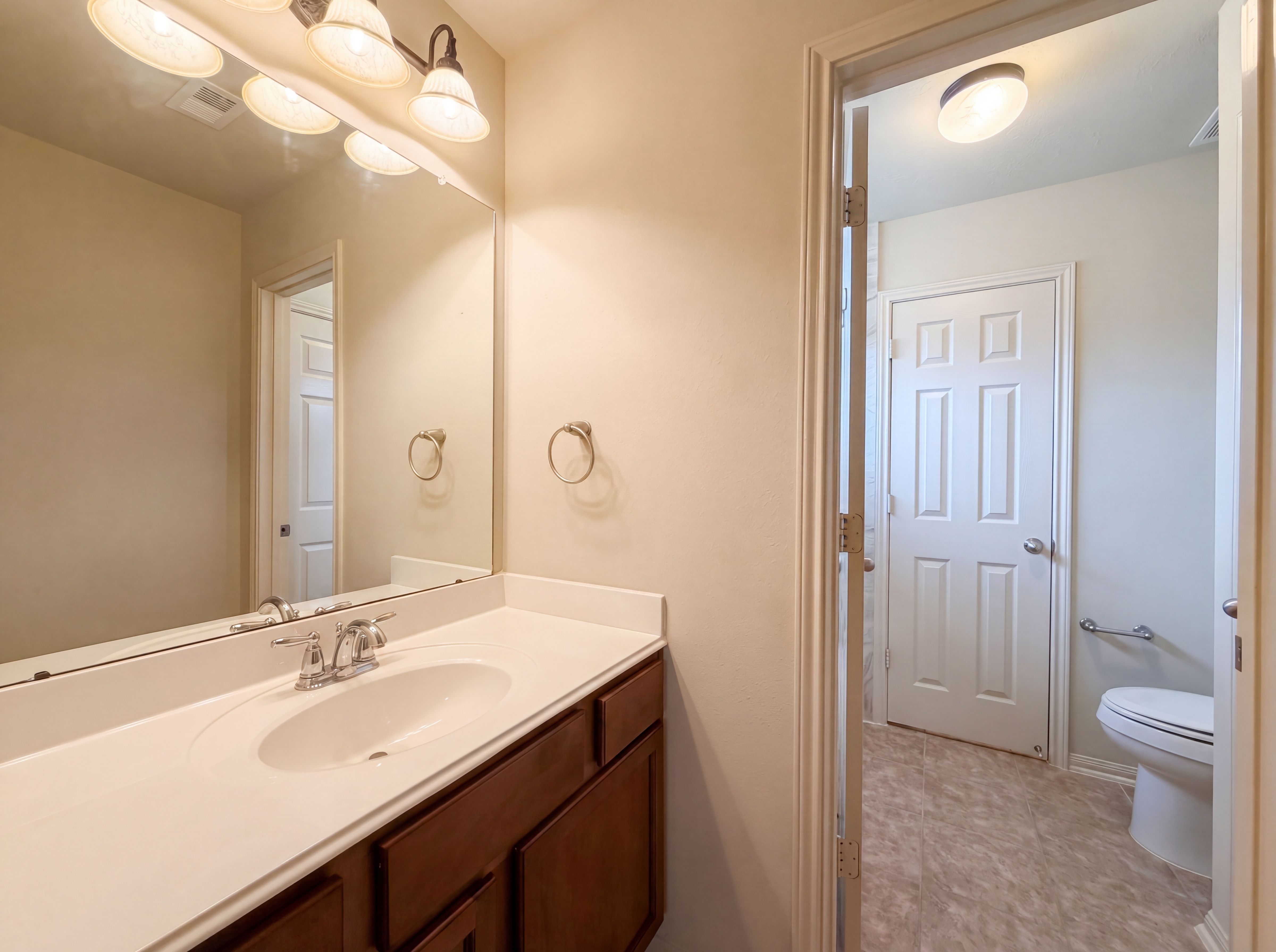 Photo 21 of 25 of 4710 Autumn Pine Ln, Houston, TX