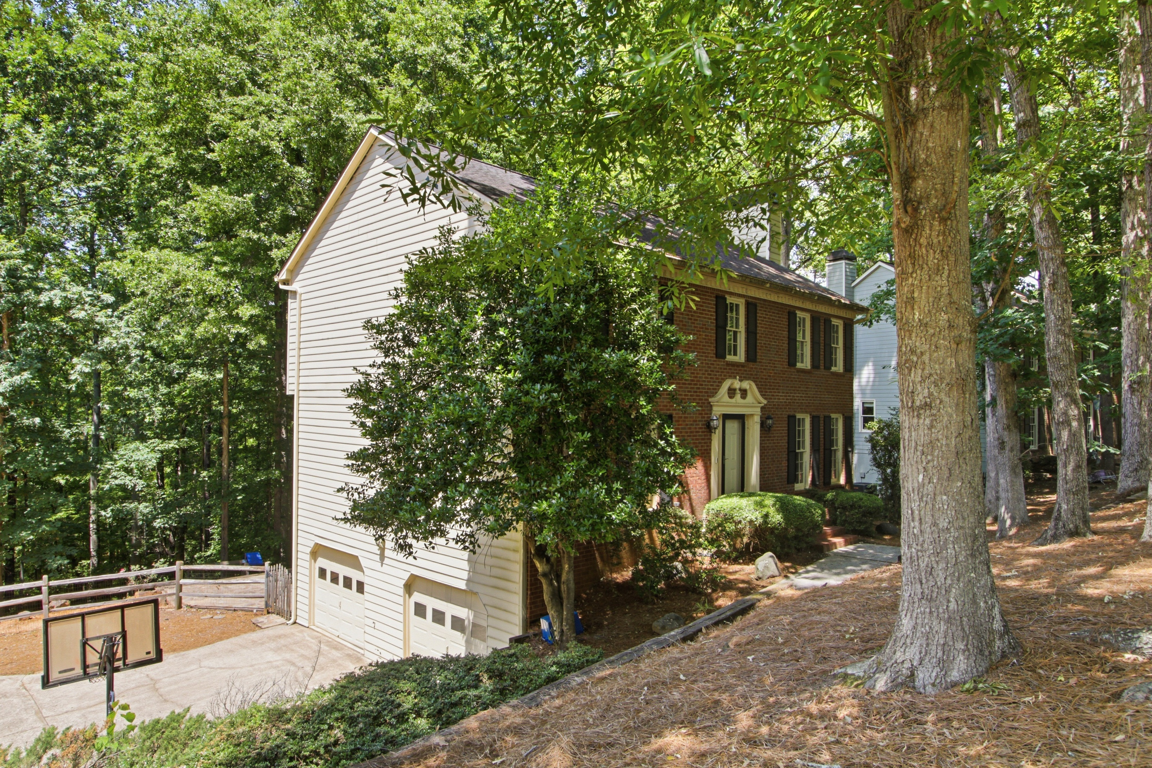 Photo 8 of 46 of 4003 Oakview Ct, Alpharetta, GA