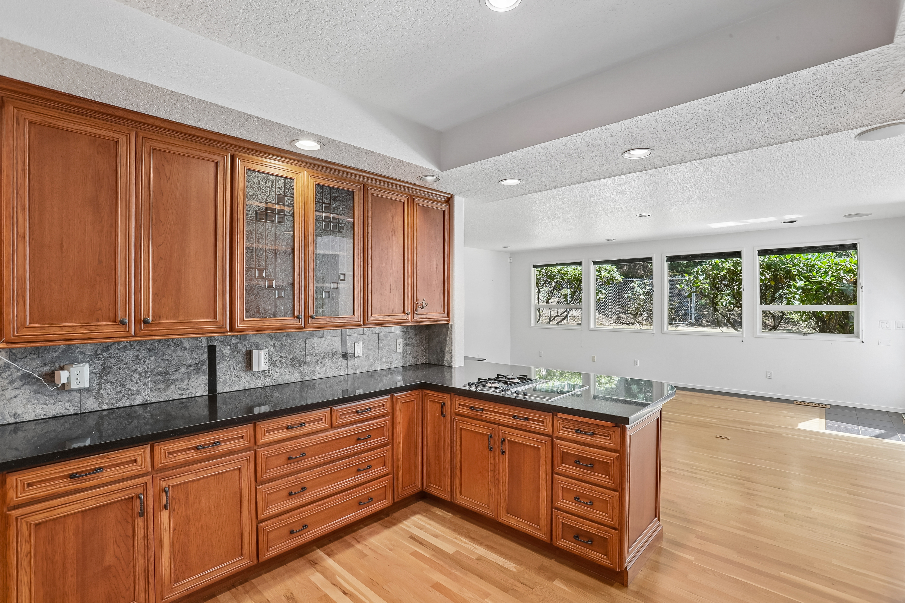 Photo 11 of 35 of 10838 S Southridge Dr, Portland, OR