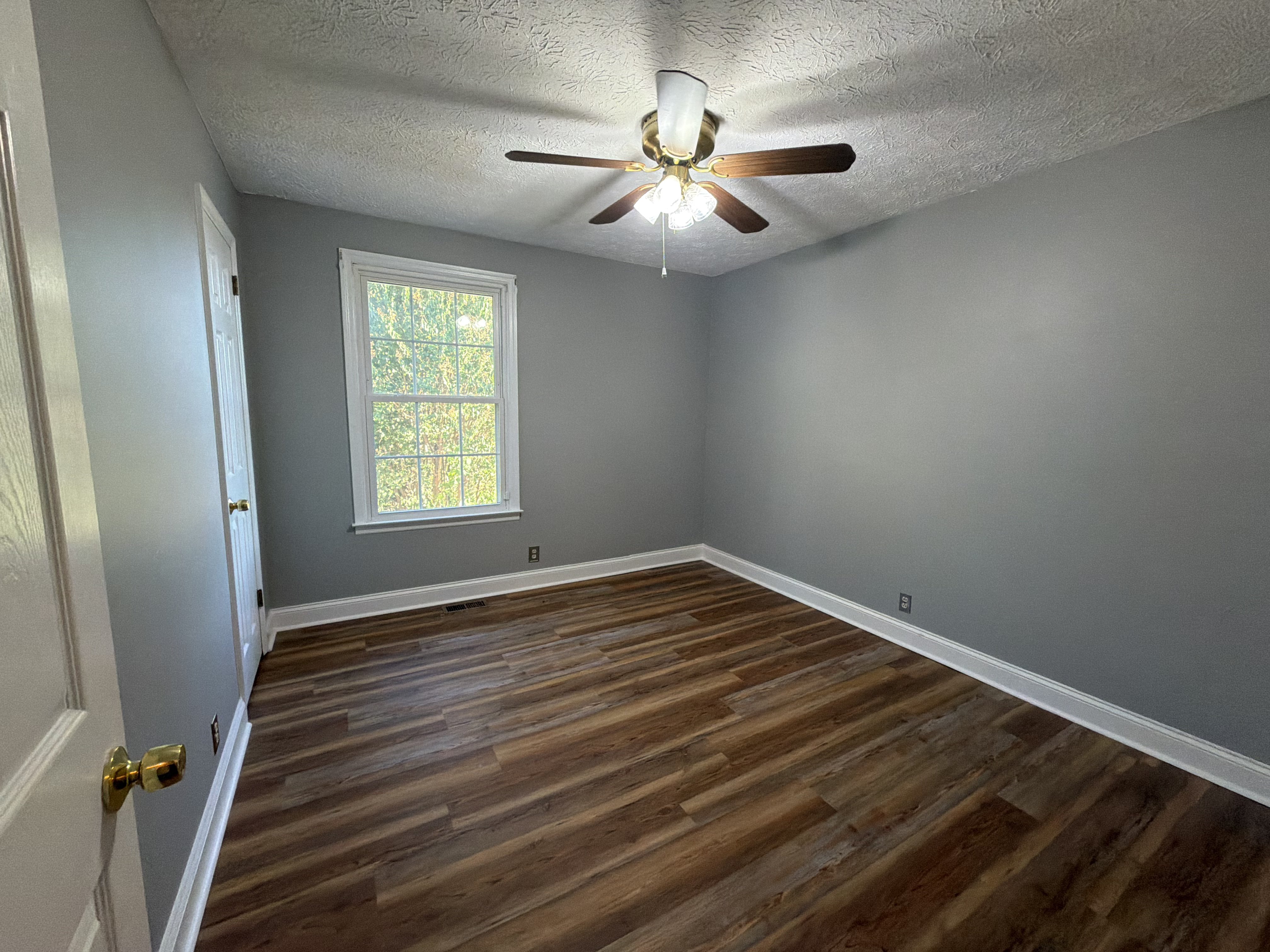 Photo 9 of 12 of 157 Hillside Dr, Hendersonville, TN