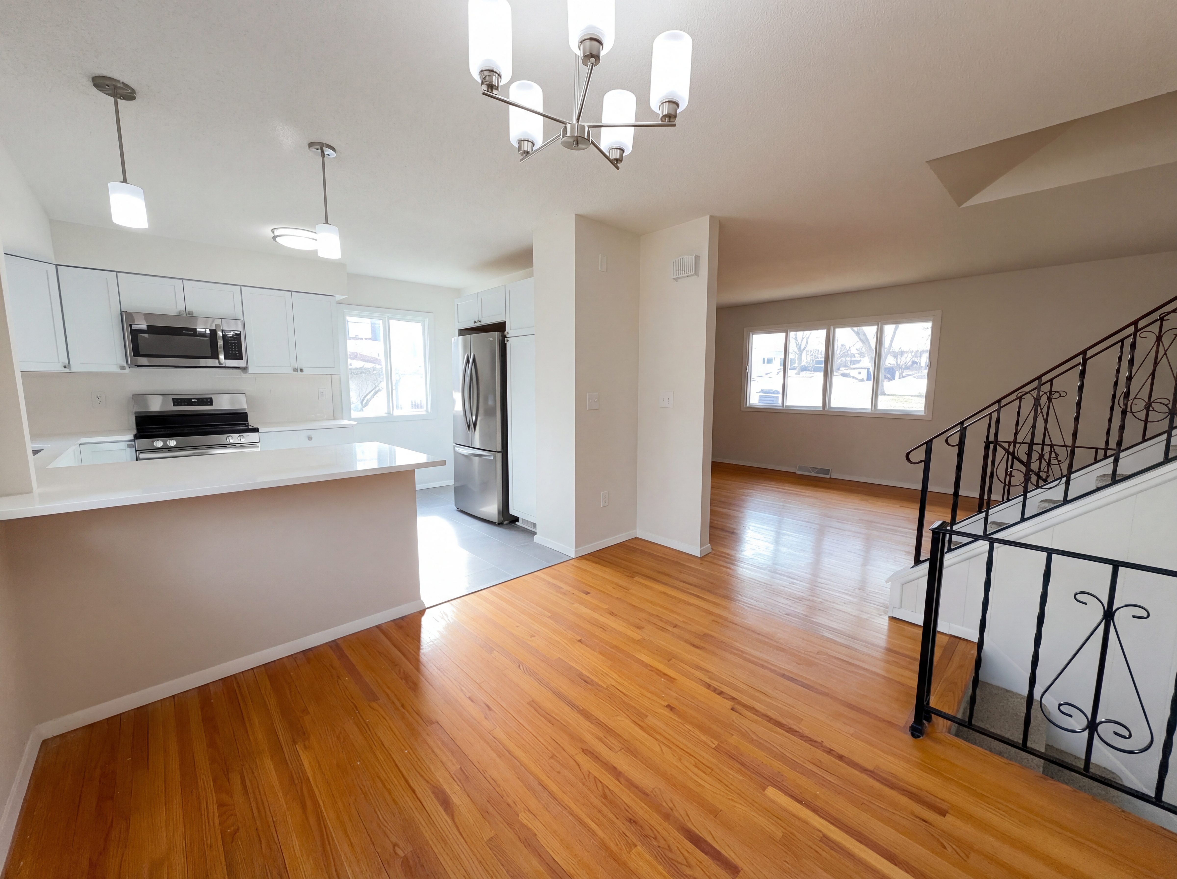 Photo 8 of 25 of 3480 Milton St N, Shoreview, MN