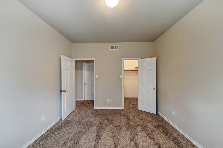 Photo 23 of 30 - 2807 Oak Glen Dr, Grand Prairie, TX 75052