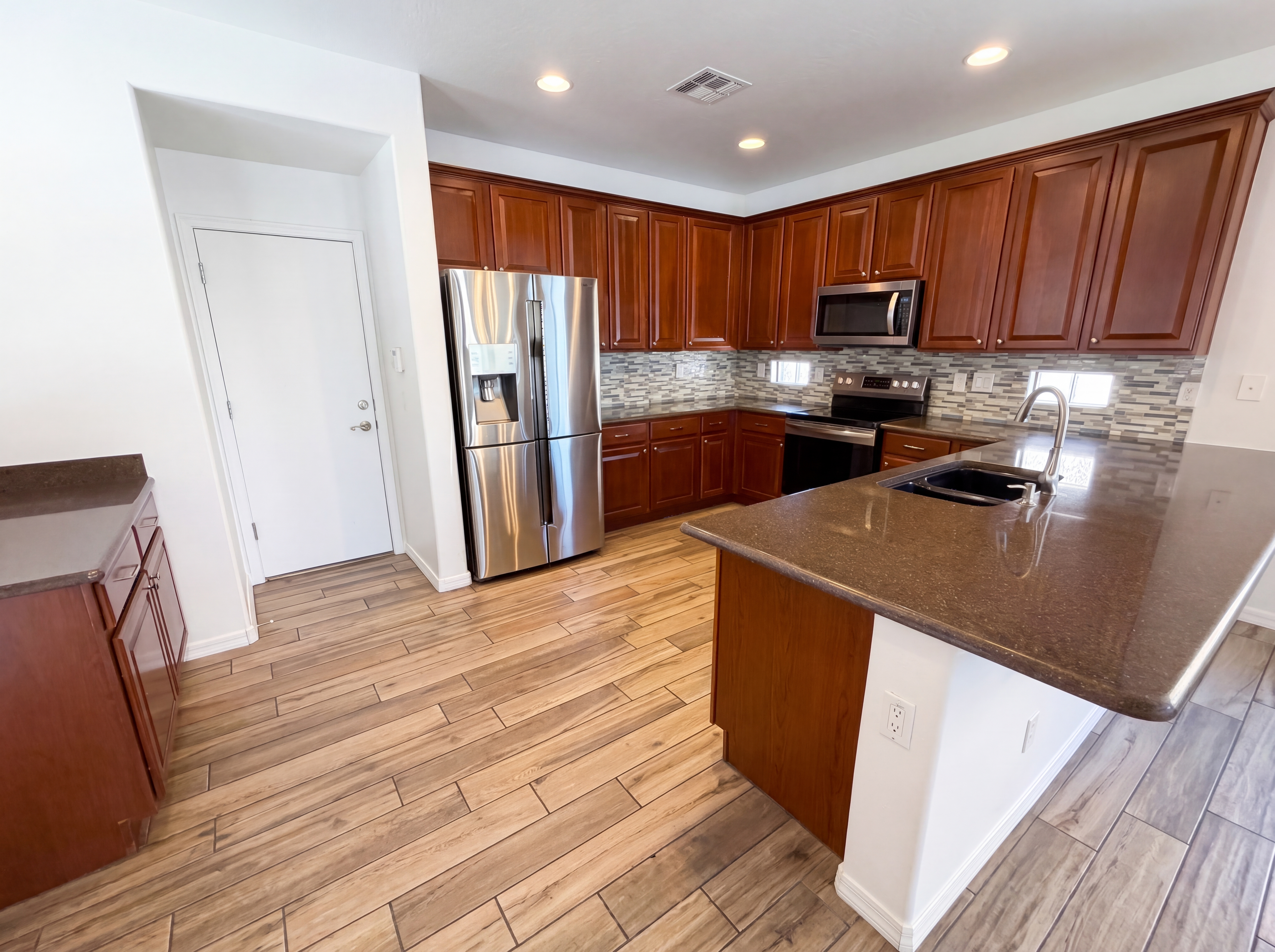 Photo 11 of 49 of 5509 W Rowel Rd, Phoenix, AZ