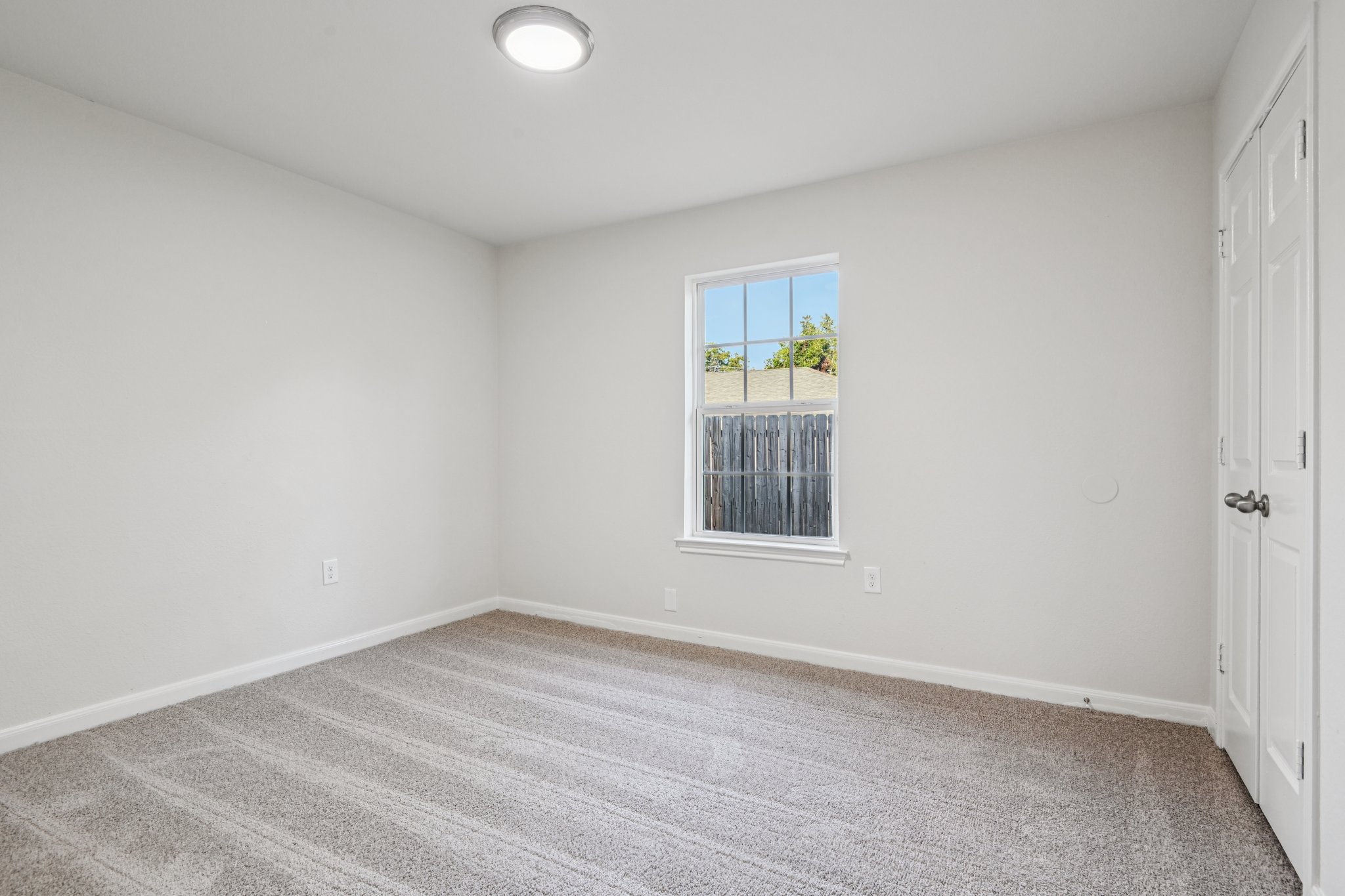 Photo 10 of 38 of 2714 Silkwood St, Dallas, TX
