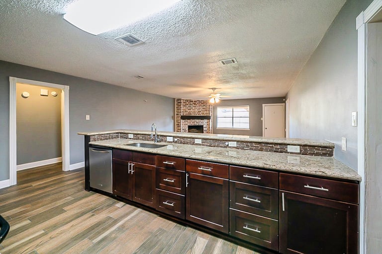 Photo 26 of 27 - 5113 Meadow Crest St, La Porte, TX 77571