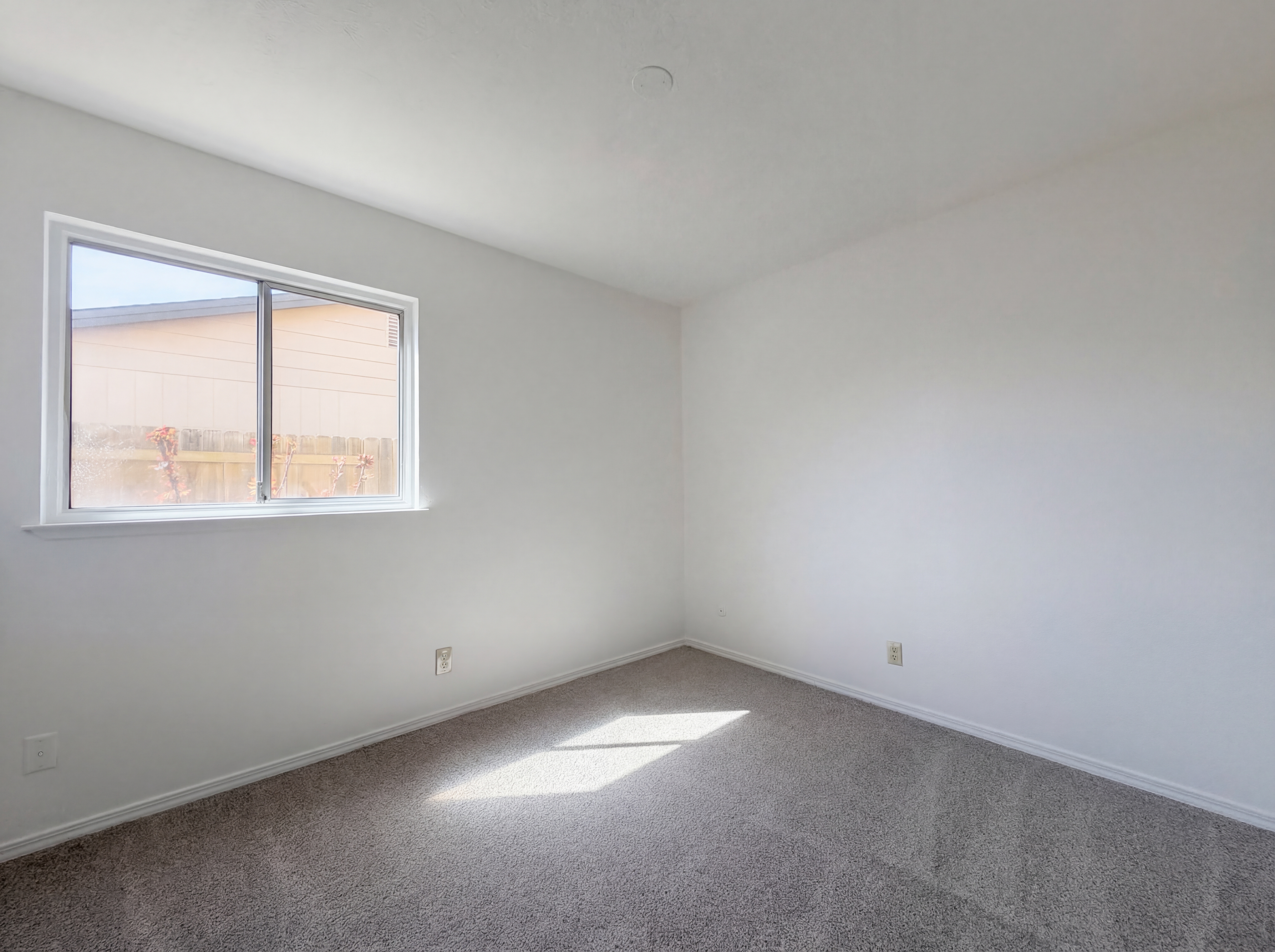 Photo 18 of 33 of 4814 Monet Way, Sacramento, CA