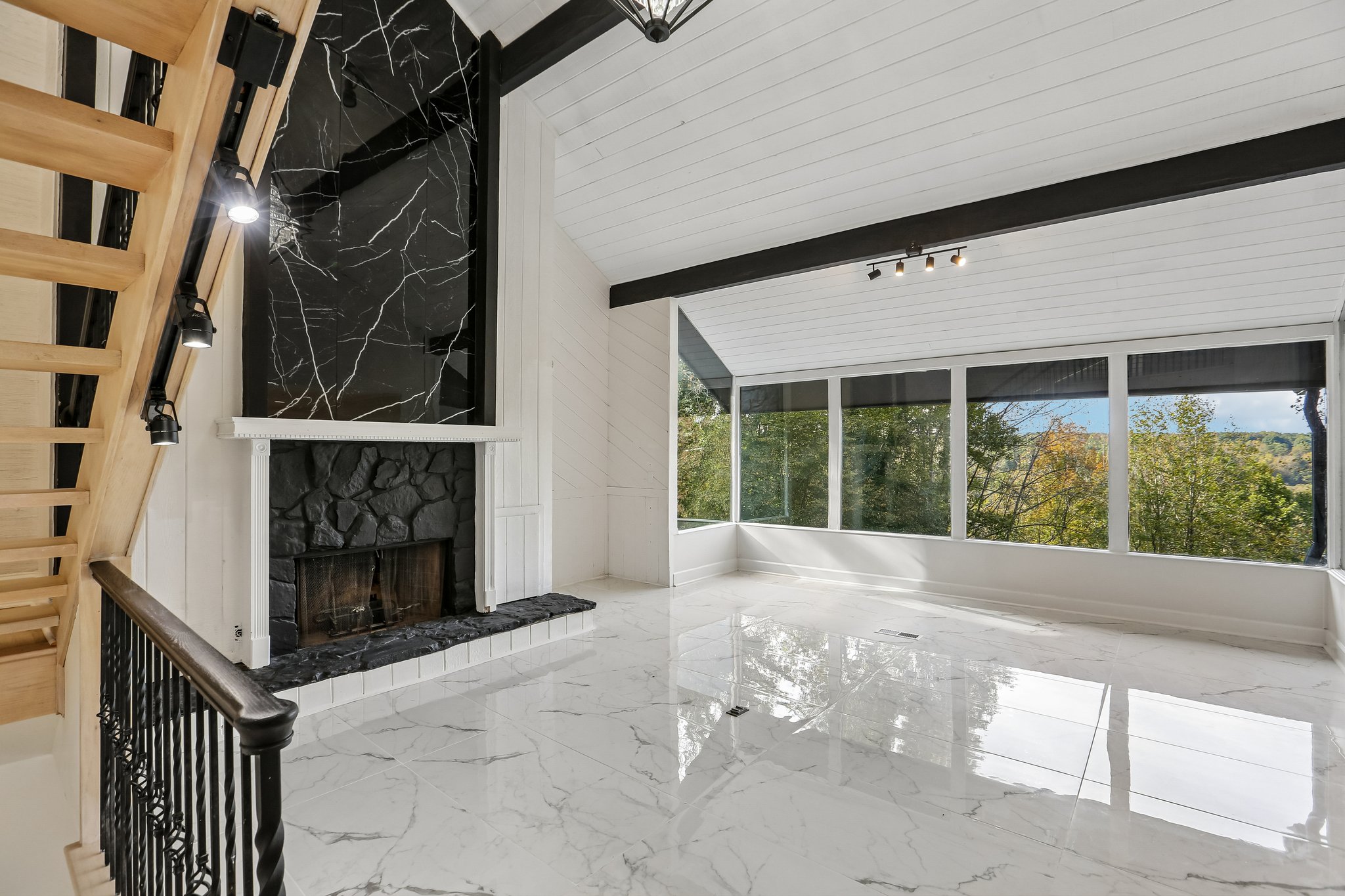 Photo 2 of 38 of 140 Huntcliff Pt, Sandy Springs, GA