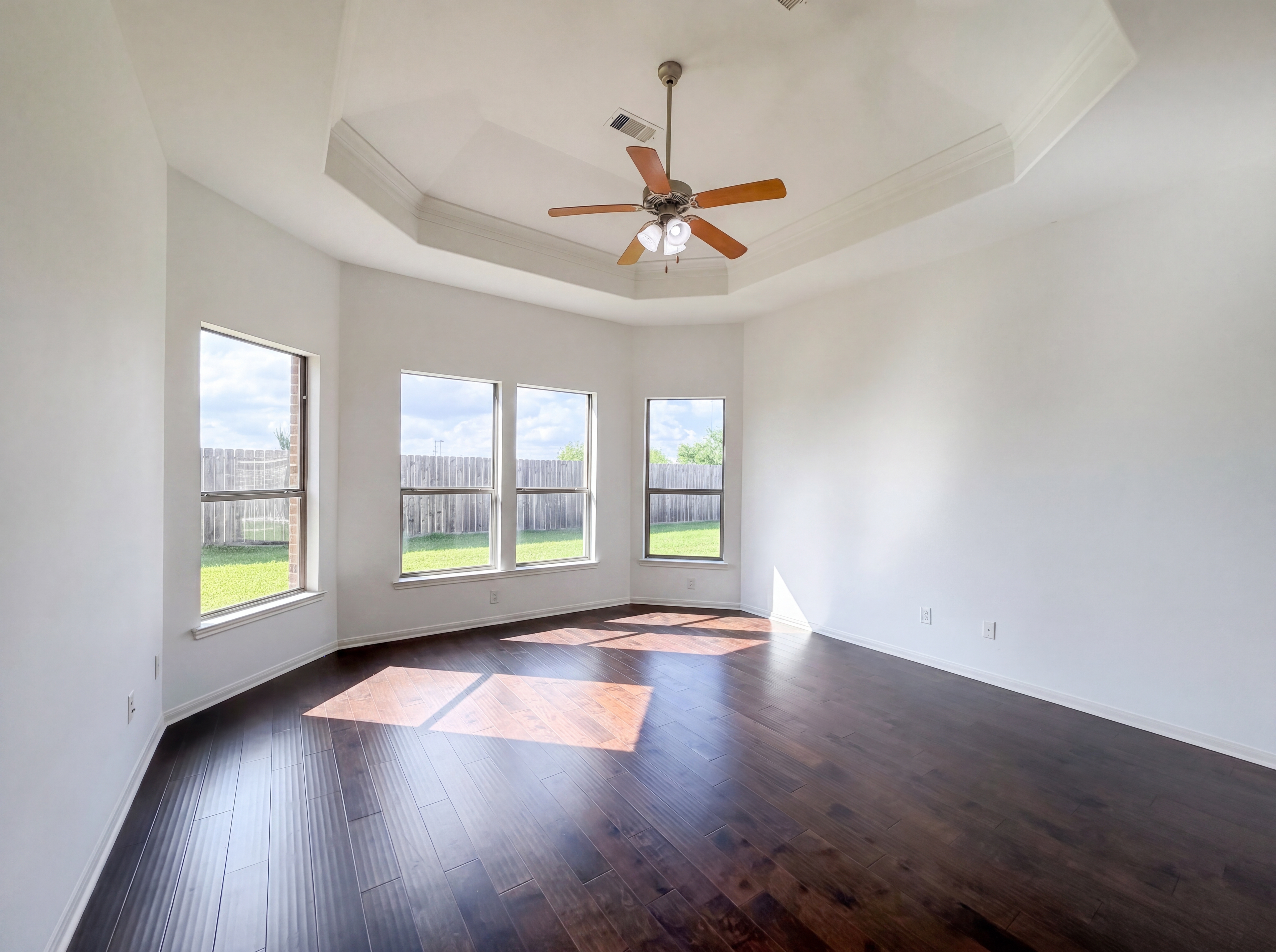 Photo 4 of 29 of 8611 Bright Angel Ln, Cypress, TX