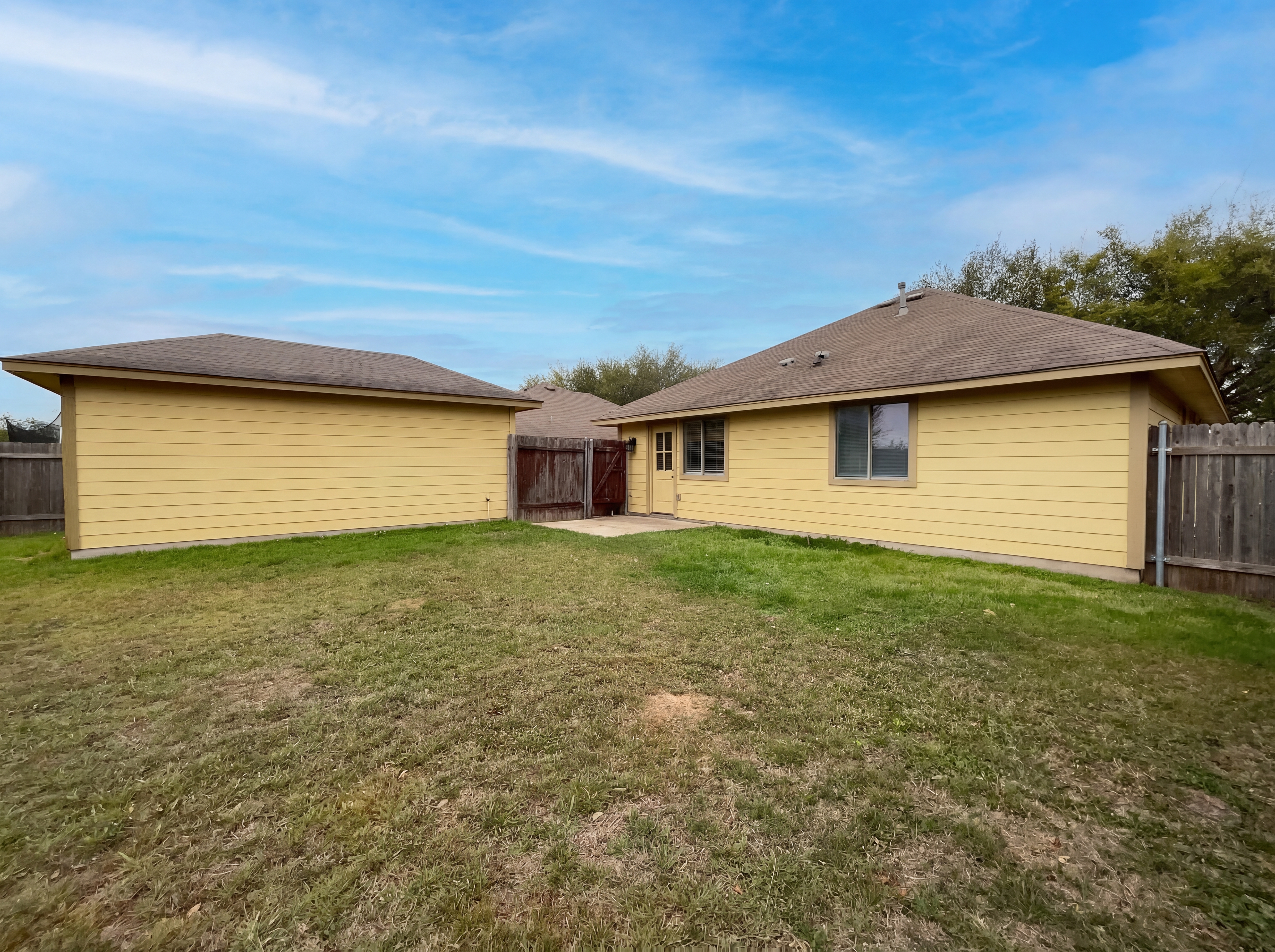 Photo 5 of 34 of 15102 Imes Ln, Austin, TX