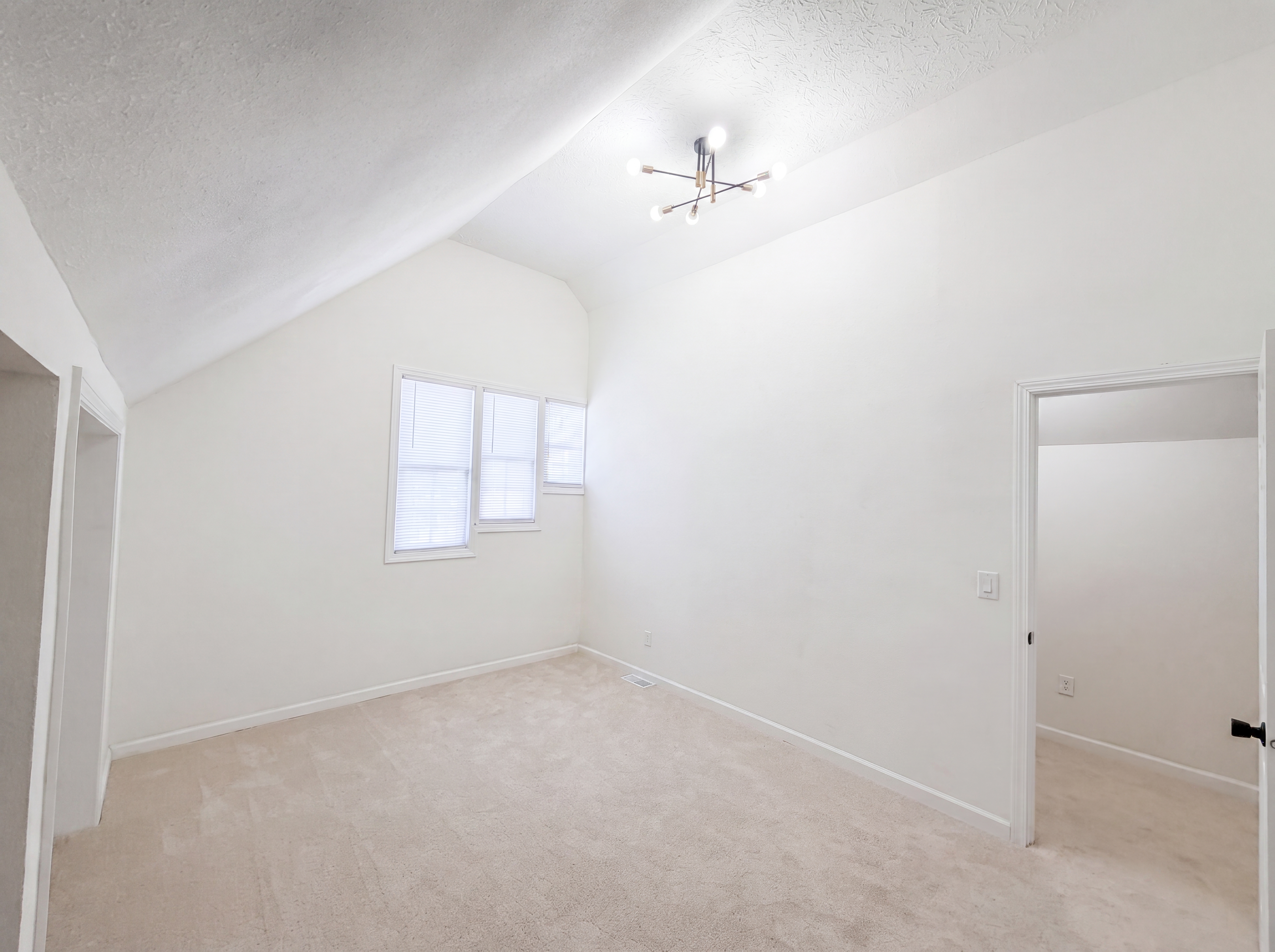 Photo 10 of 20 of 37 N Sherman Dr, Indianapolis, IN