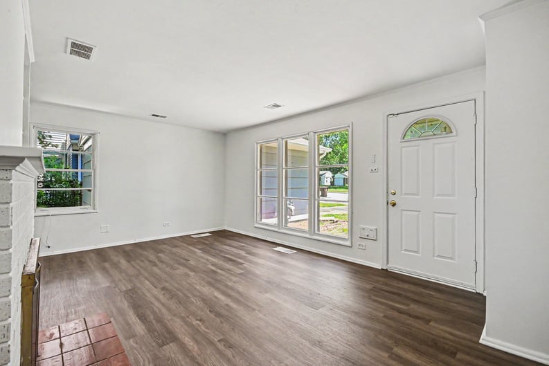 Property photo 3 of 322 Indianwood Blvd