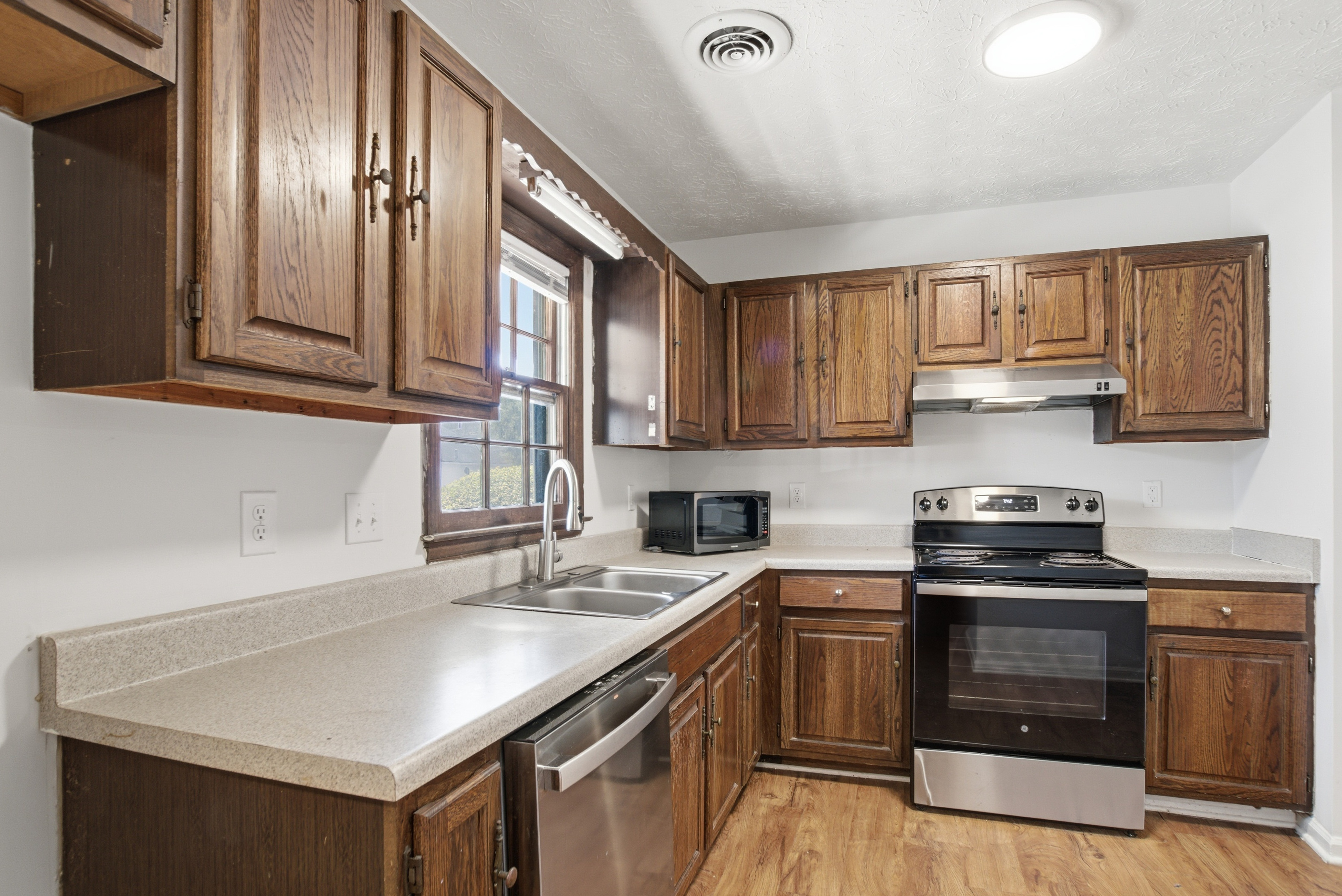 Photo 2 of 29 of 1905 S Milledge Ave, Athens, GA