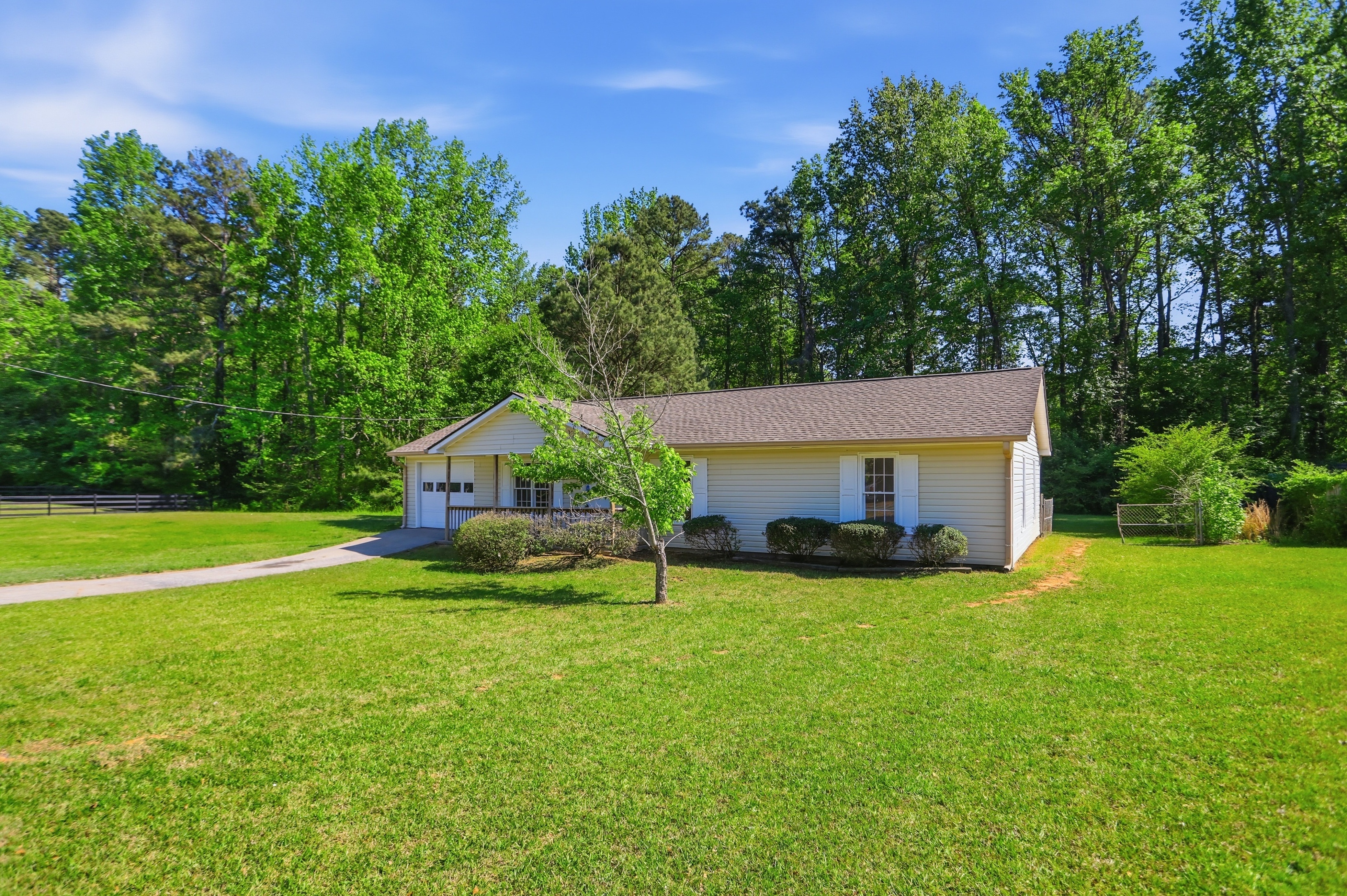 Photo 7 of 30 of 3233 Lancer Dr, Powder Springs, GA