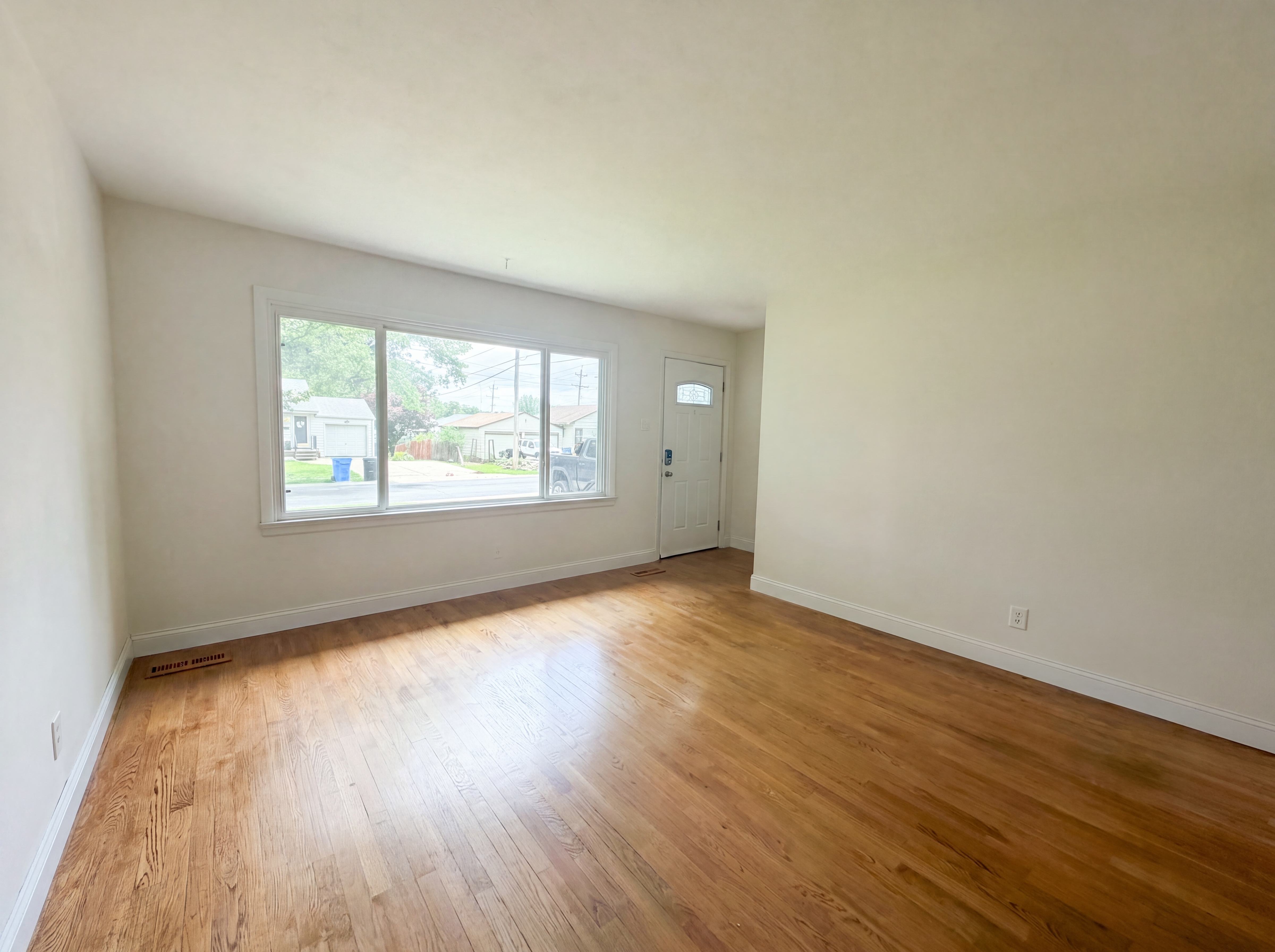 Photo 3 of 18 of 1 Winstead Pl, Florissant, MO