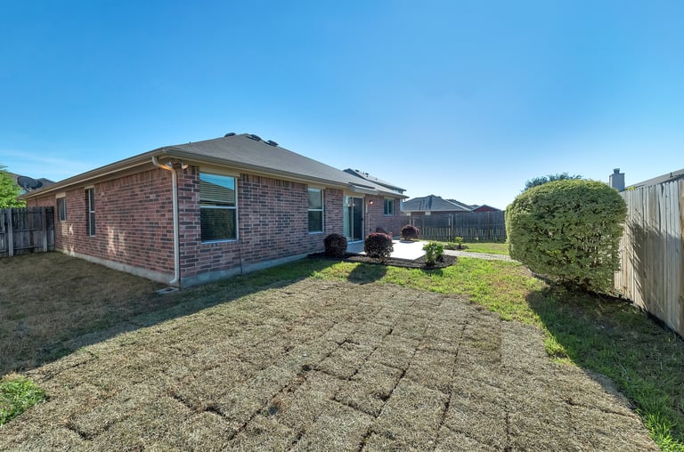 Photo 23 of 24 - 736 Redwing Dr, Fort Worth, TX 76131