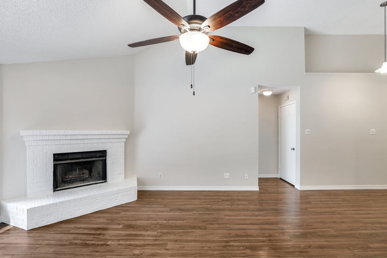 Photo 2 of 22 - 6312 Brookmont Ct, Arlington, TX 76018