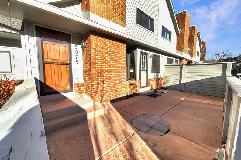 Property photo 1 of 3075 E Long Cir S