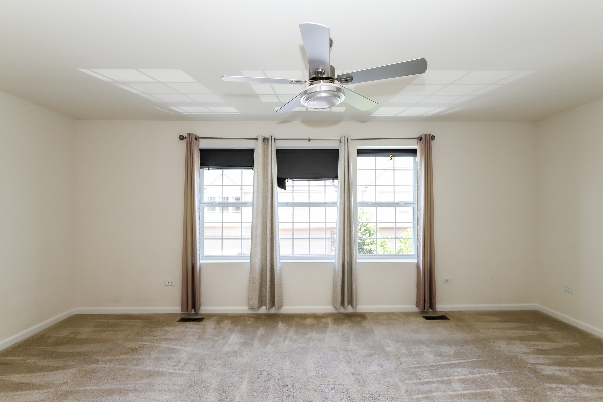 Photo 8 of 21 of 1437 Crimson Ln, Yorkville, IL