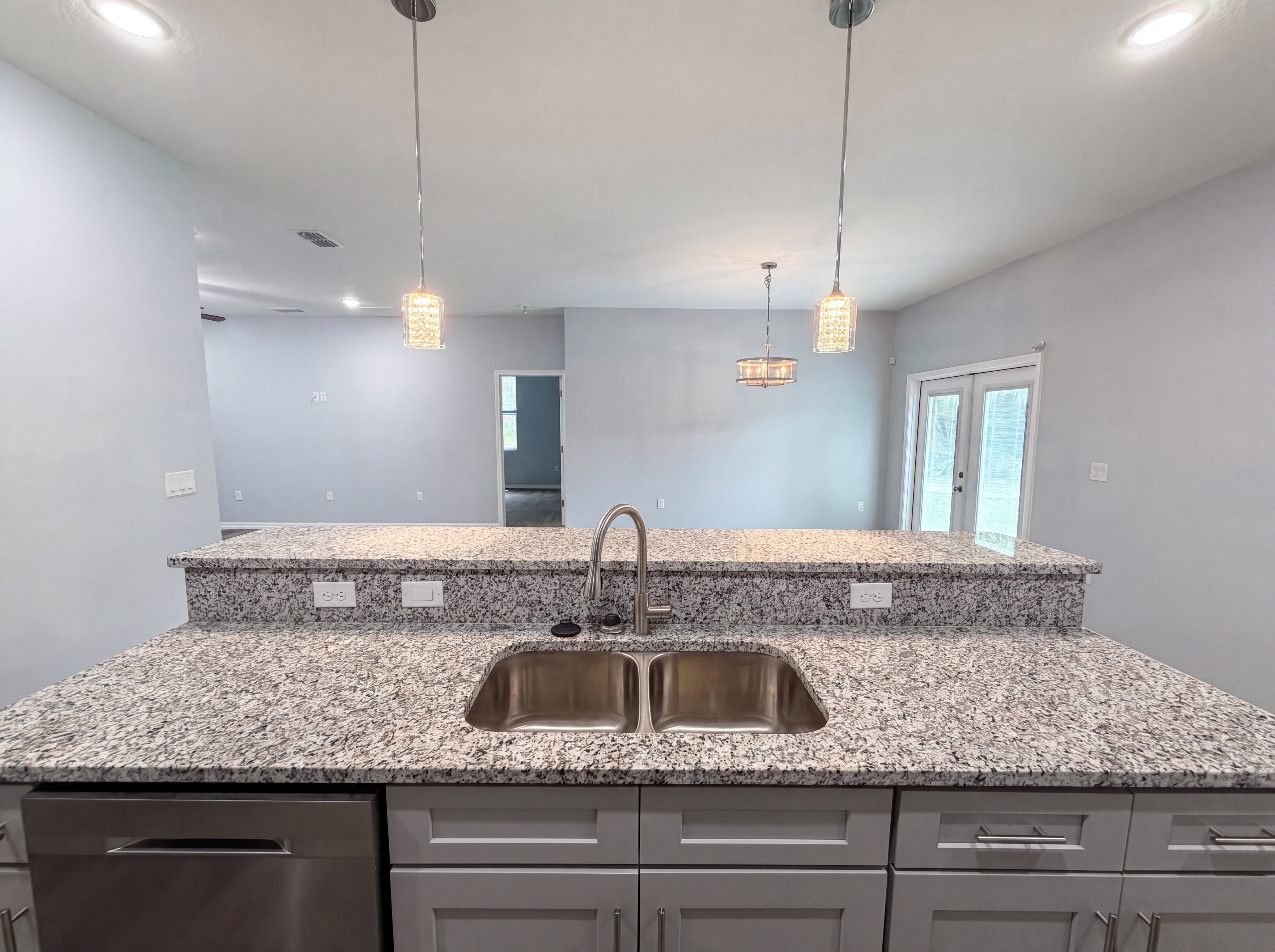 Photo 10 of 27 of 1013 W 11th St, Sanford, FL