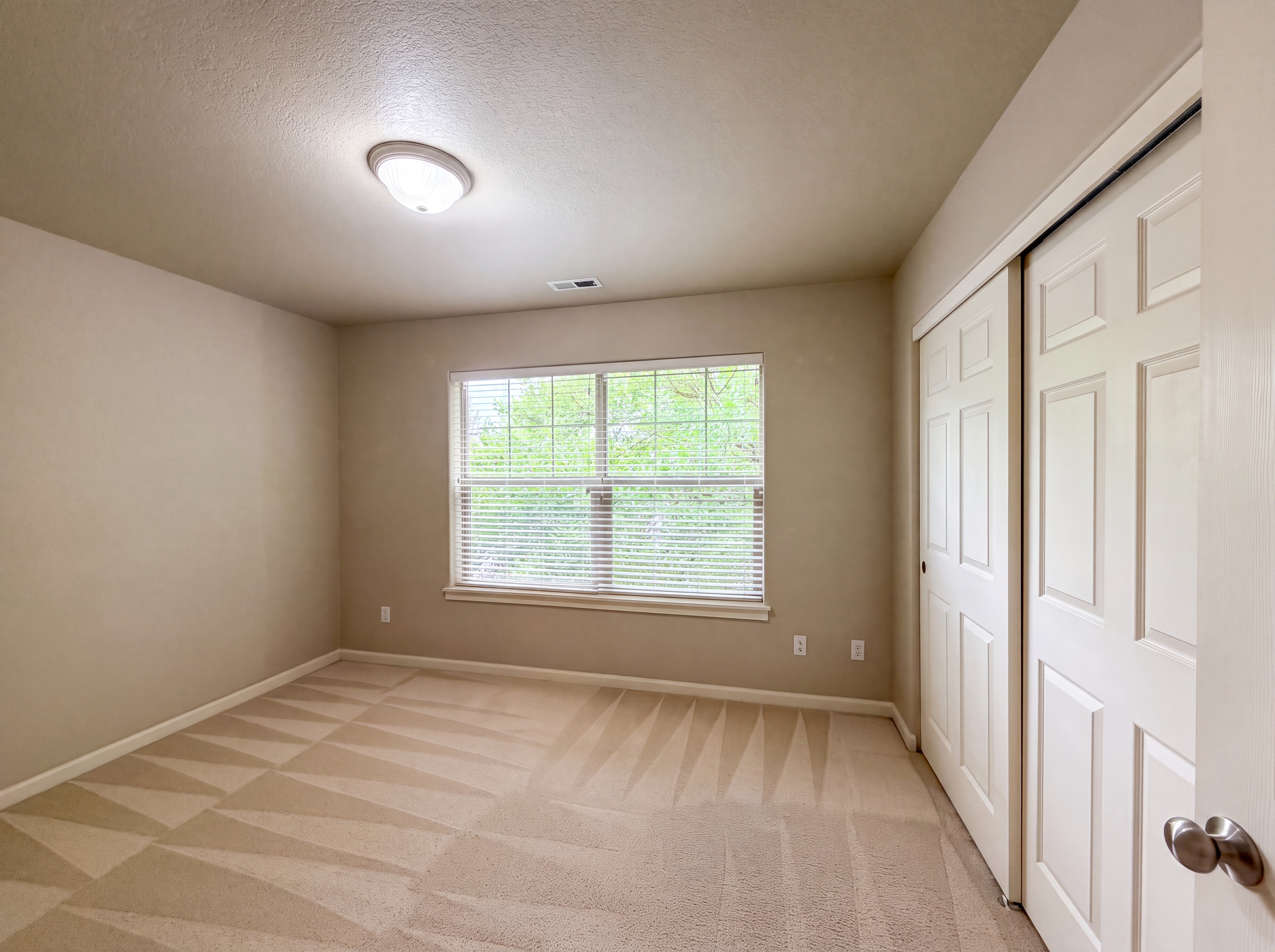 Photo 14 of 23 of 1724 SW Willowview Ter, Beaverton, OR