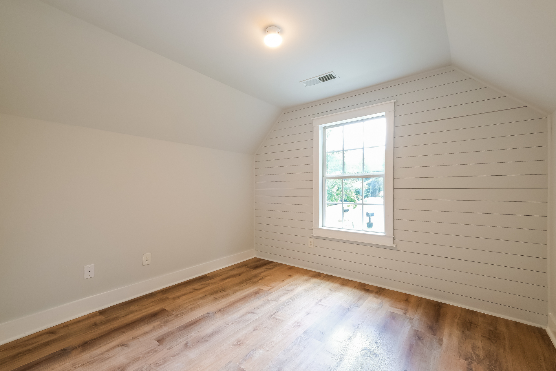 Photo 14 of 24 of 434 Pine Tree Dr, Dawsonville, GA