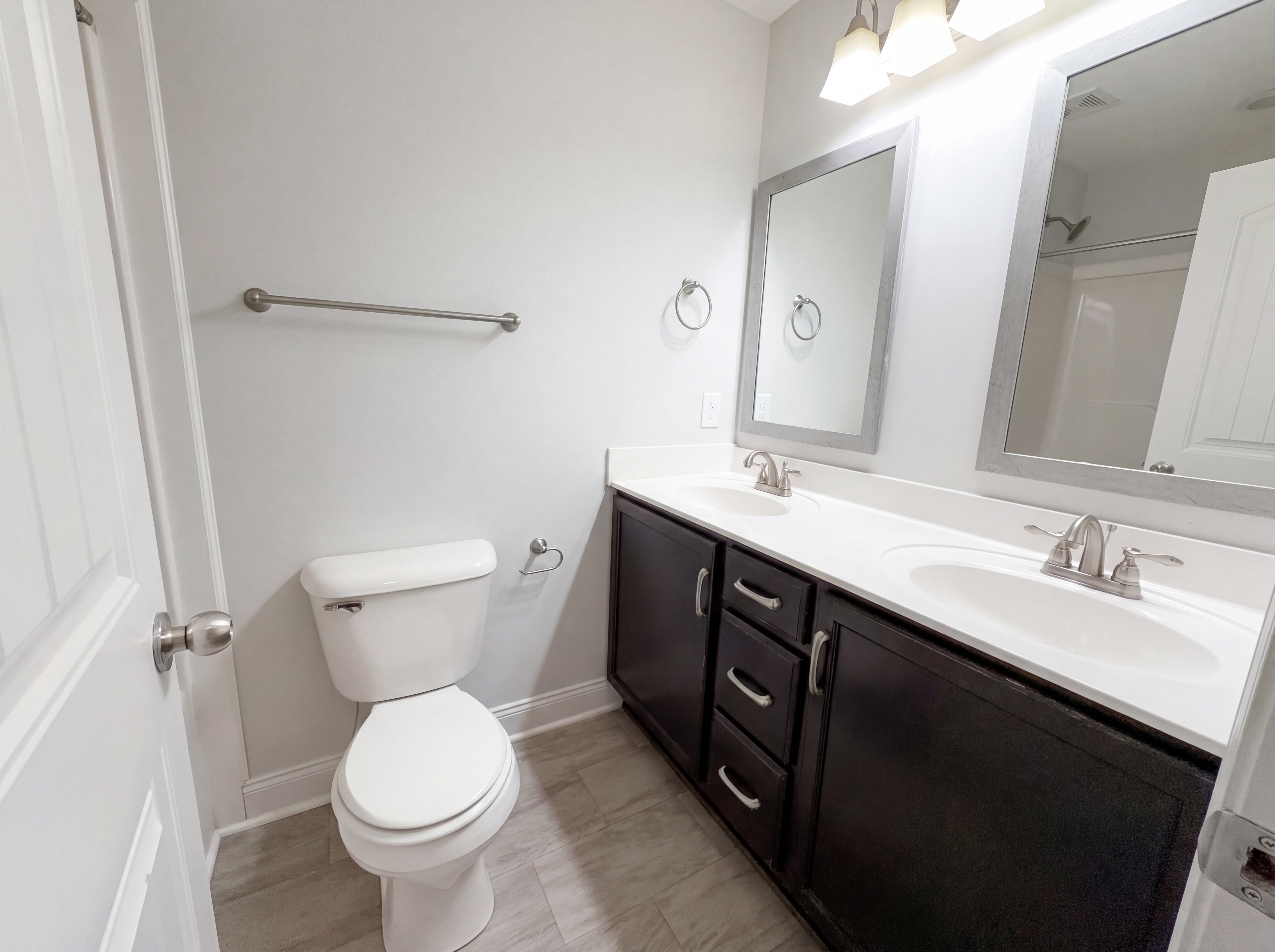 Photo 6 of 22 of 432 Leslie Wood Dr, Clarksville, TN