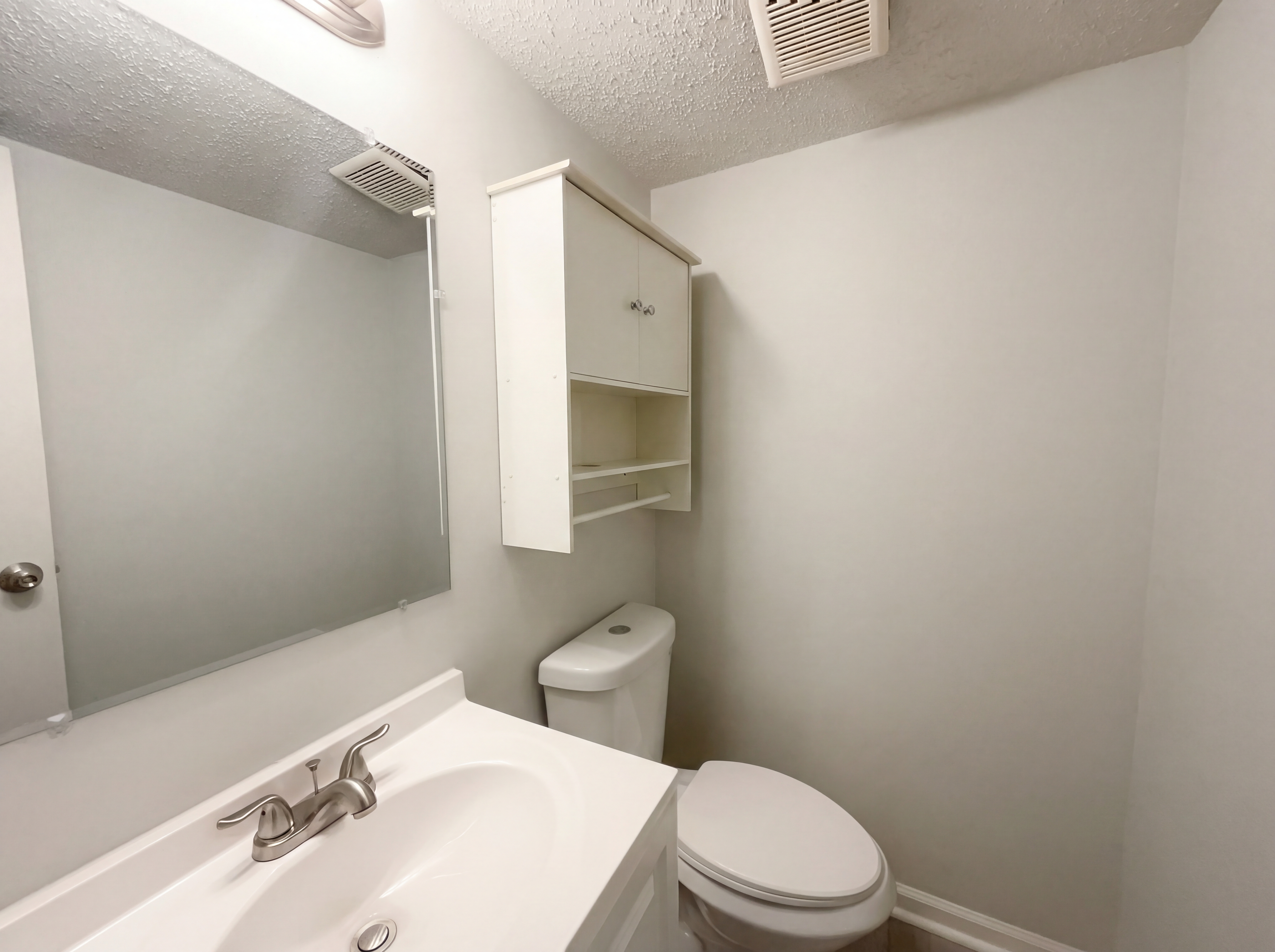 Photo 11 of 18 of 13524 Bentley Cir, Woodbridge, VA