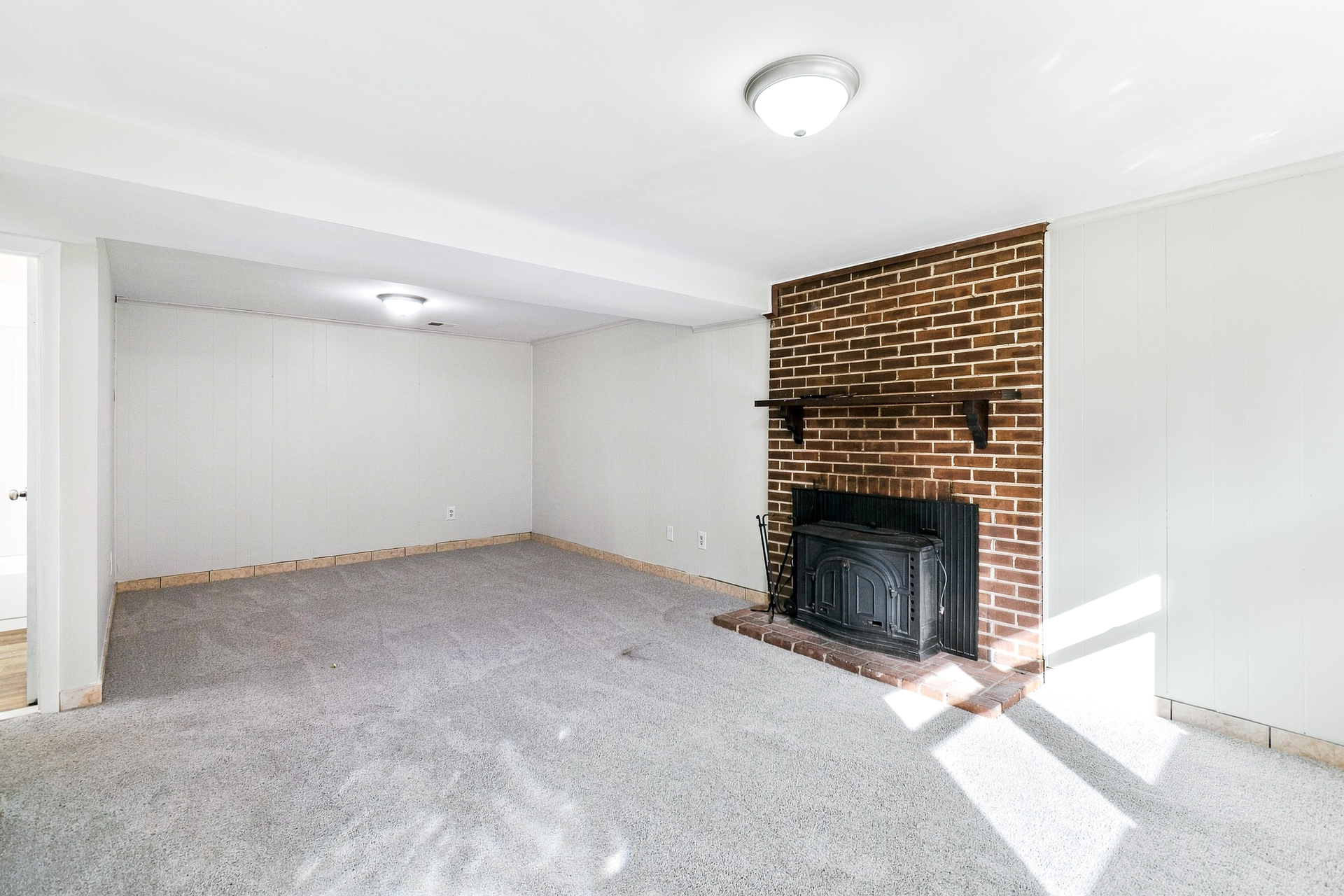 Photo 8 of 21 of 4916 Longhorn Dr, Woodbridge, VA
