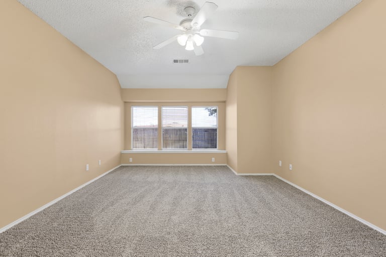 Photo 9 of 26 - 5028 San Jacinto Dr, Haltom City, TX 76137