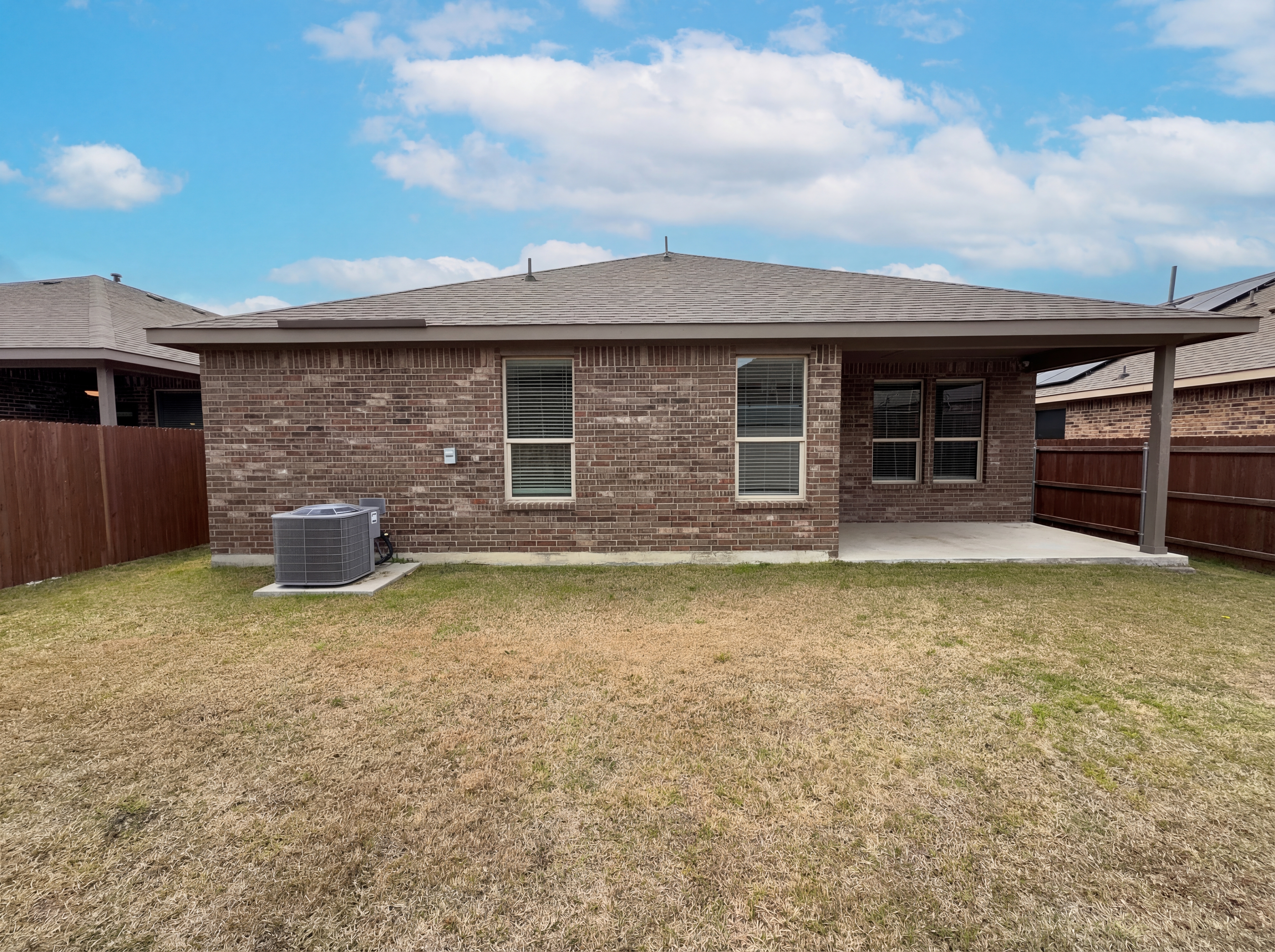 Photo 5 of 16 of 2520 Allview Ln, Red Oak, TX