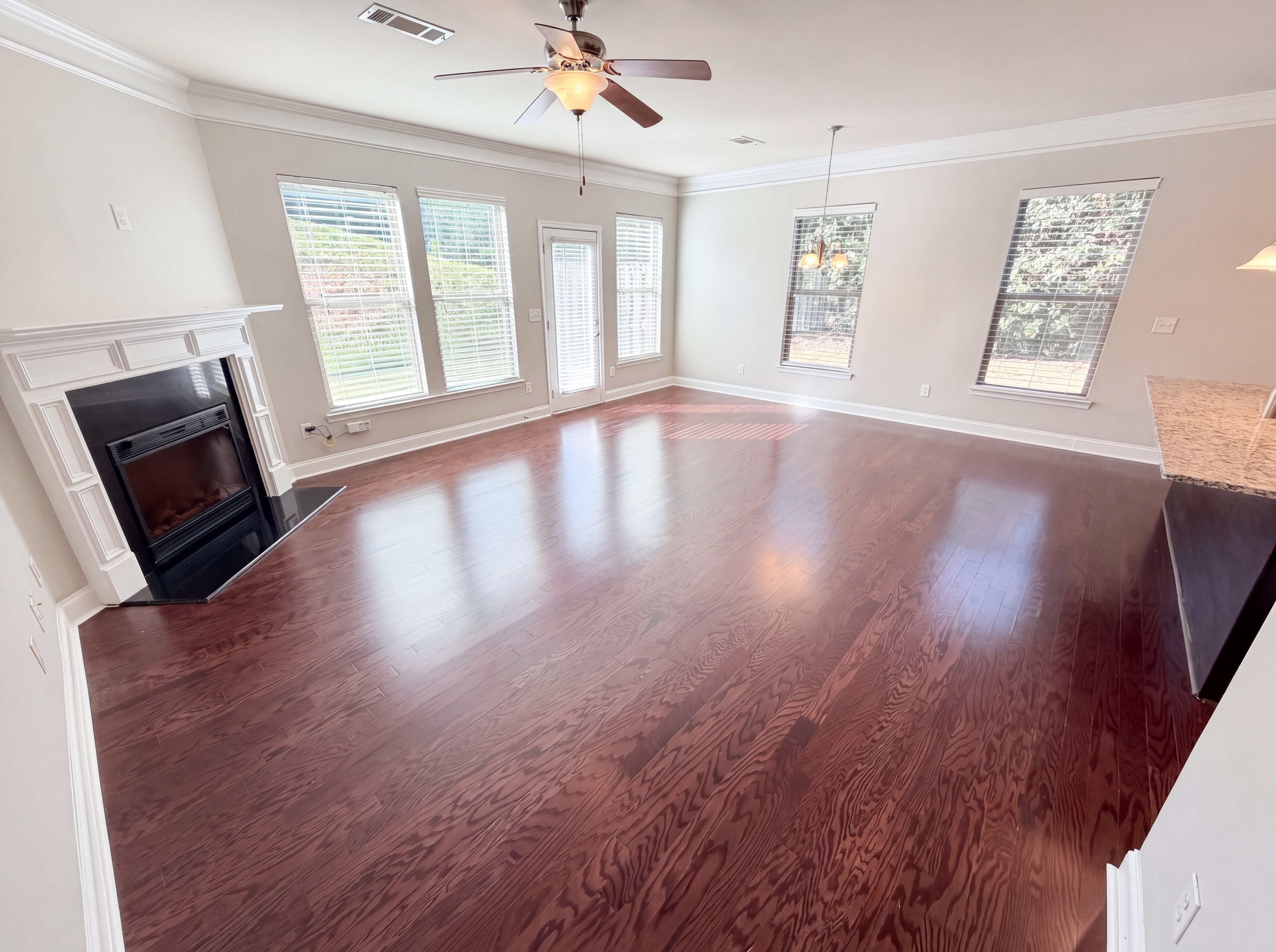 Photo 12 of 24 of 10555 Naramore Ln, Alpharetta, GA