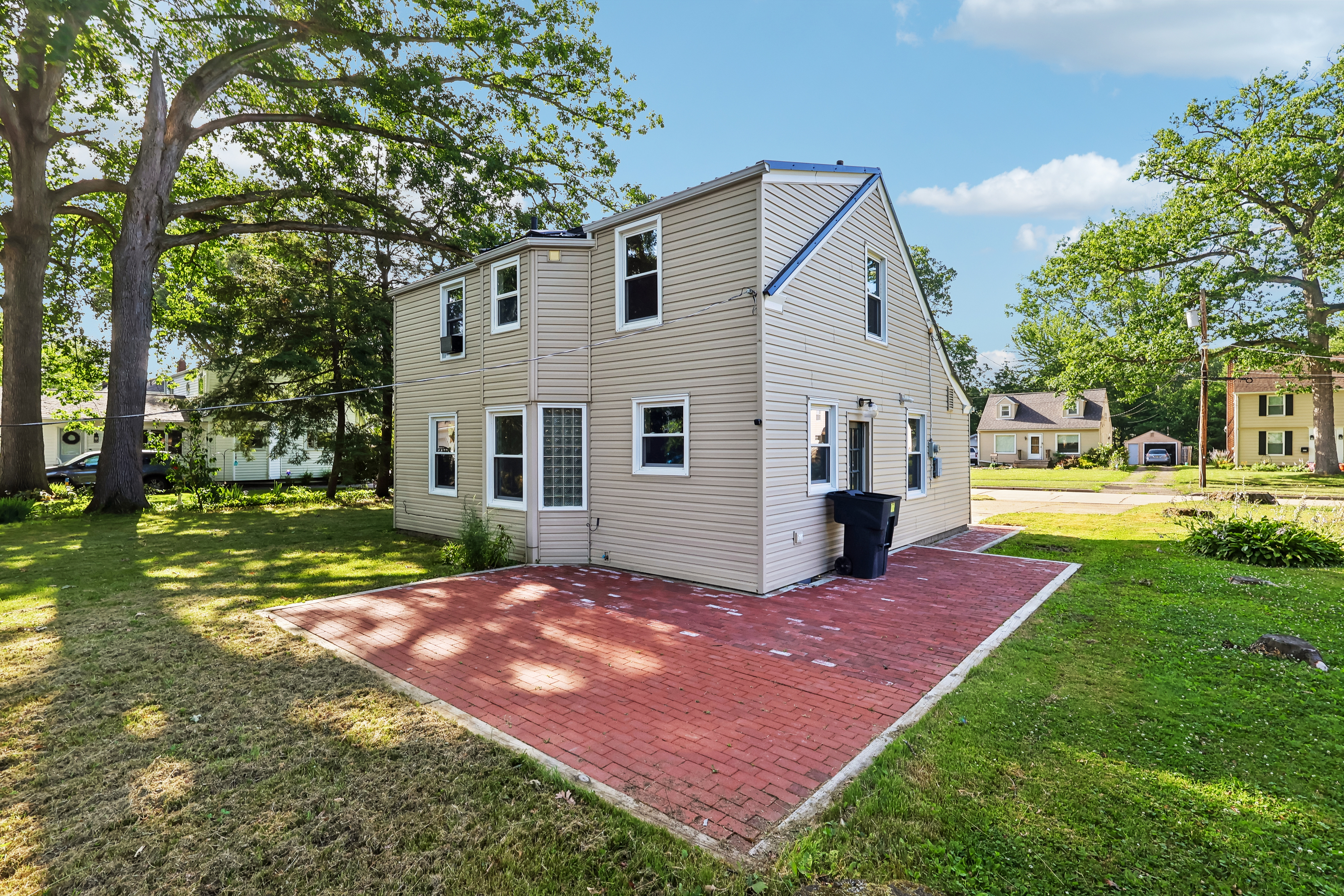 Photo 29 of 39 of 1824 Edgewood St NE, Warren, OH