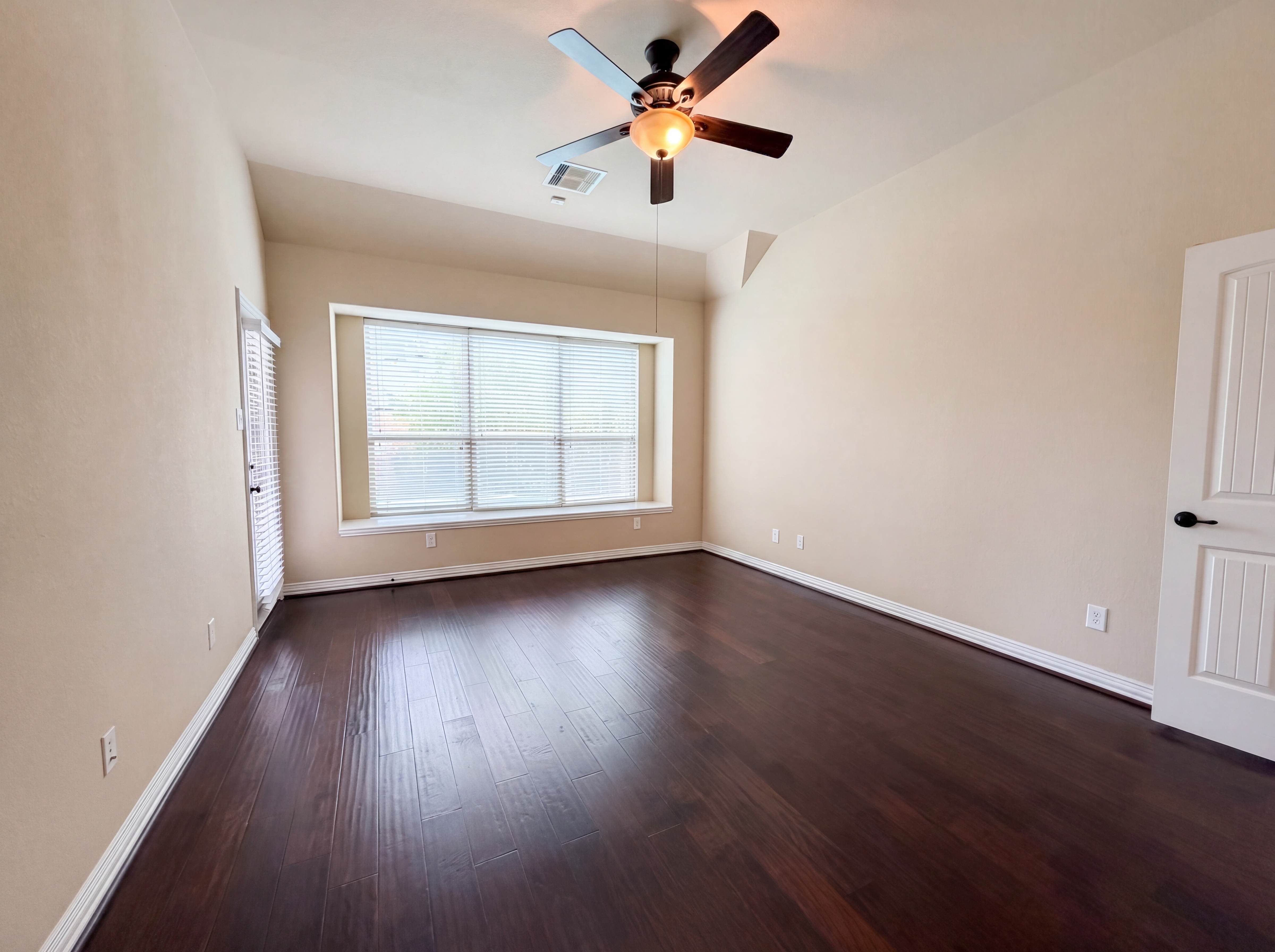 Photo 13 of 21 of 1036 Cedar Forest Dr, Conroe, TX