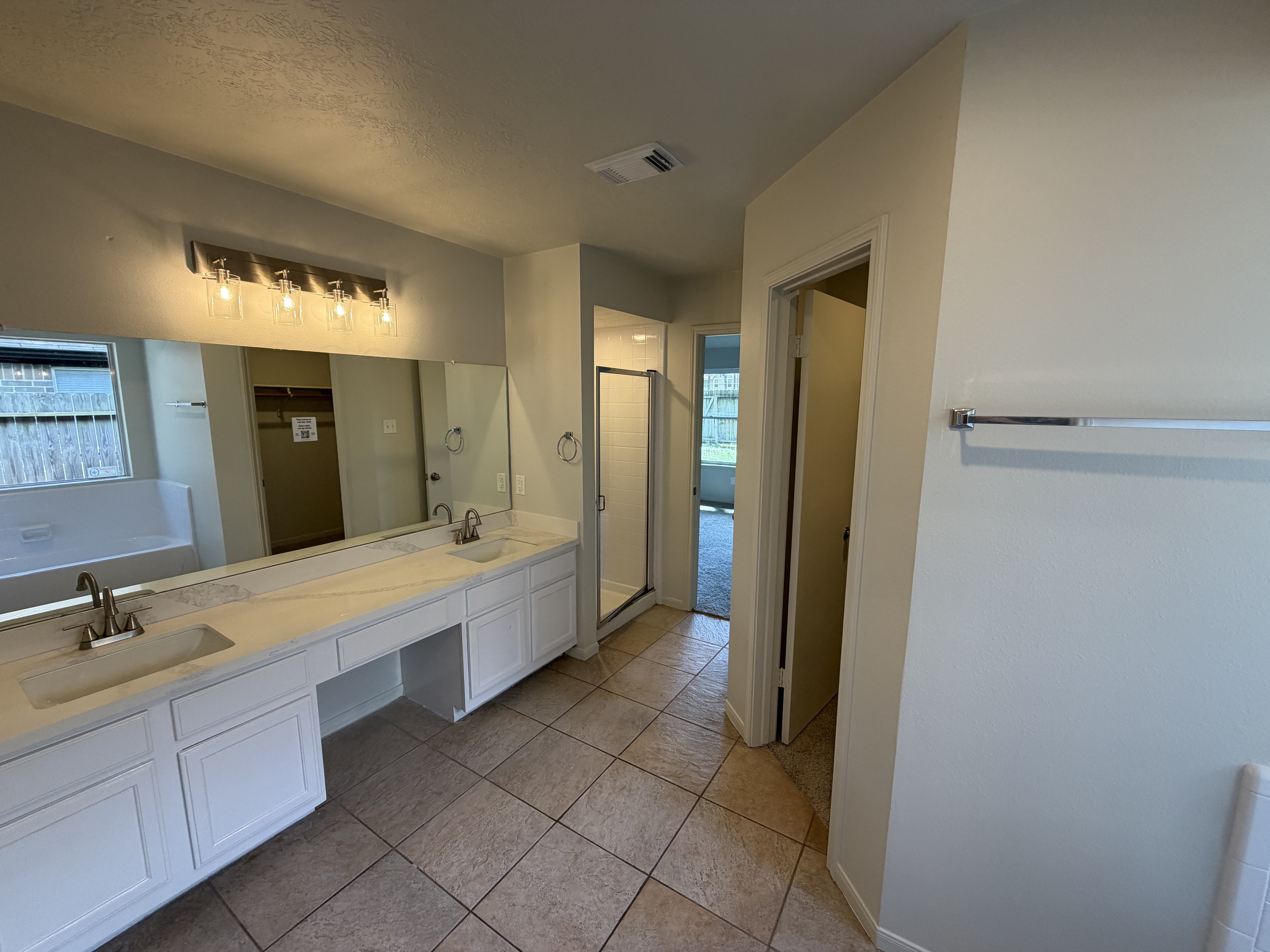 Photo 12 of 18 of 18614 Twigsworth Ln, Humble, TX