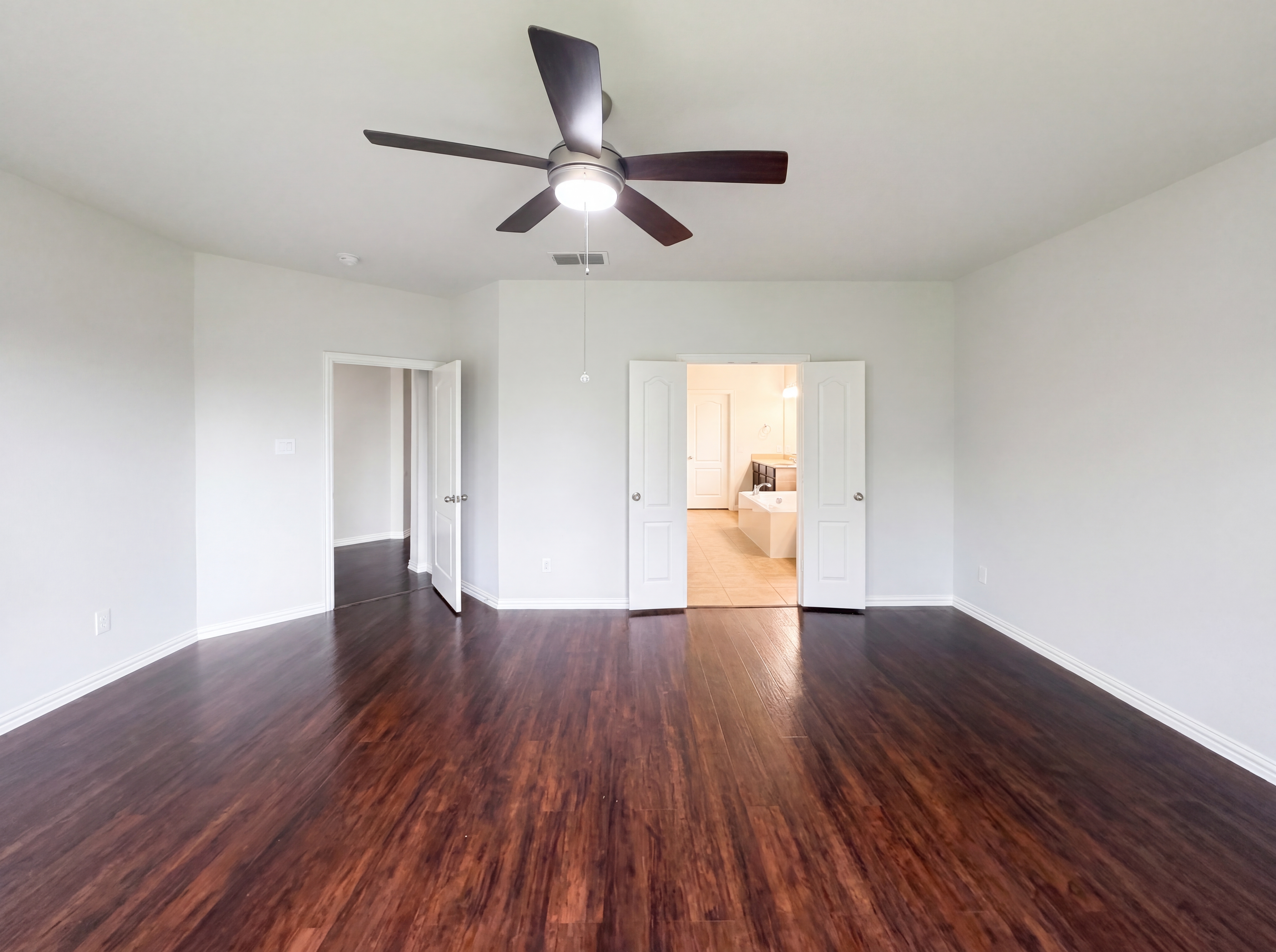 Photo 4 of 18 of 1501 Martin Creek Dr, Little Elm, TX