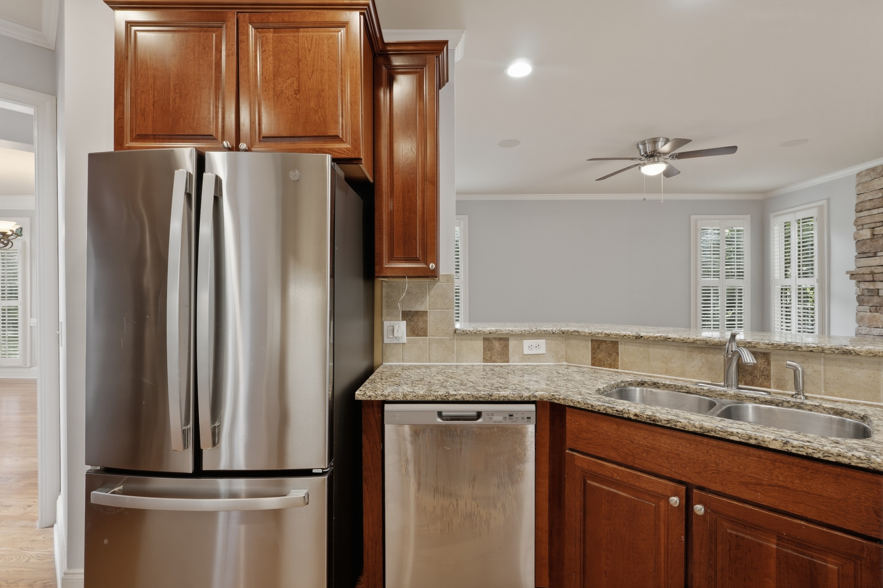 Photo 15 of 51 of 4530 Oak Brook Dr SE, Smyrna, GA