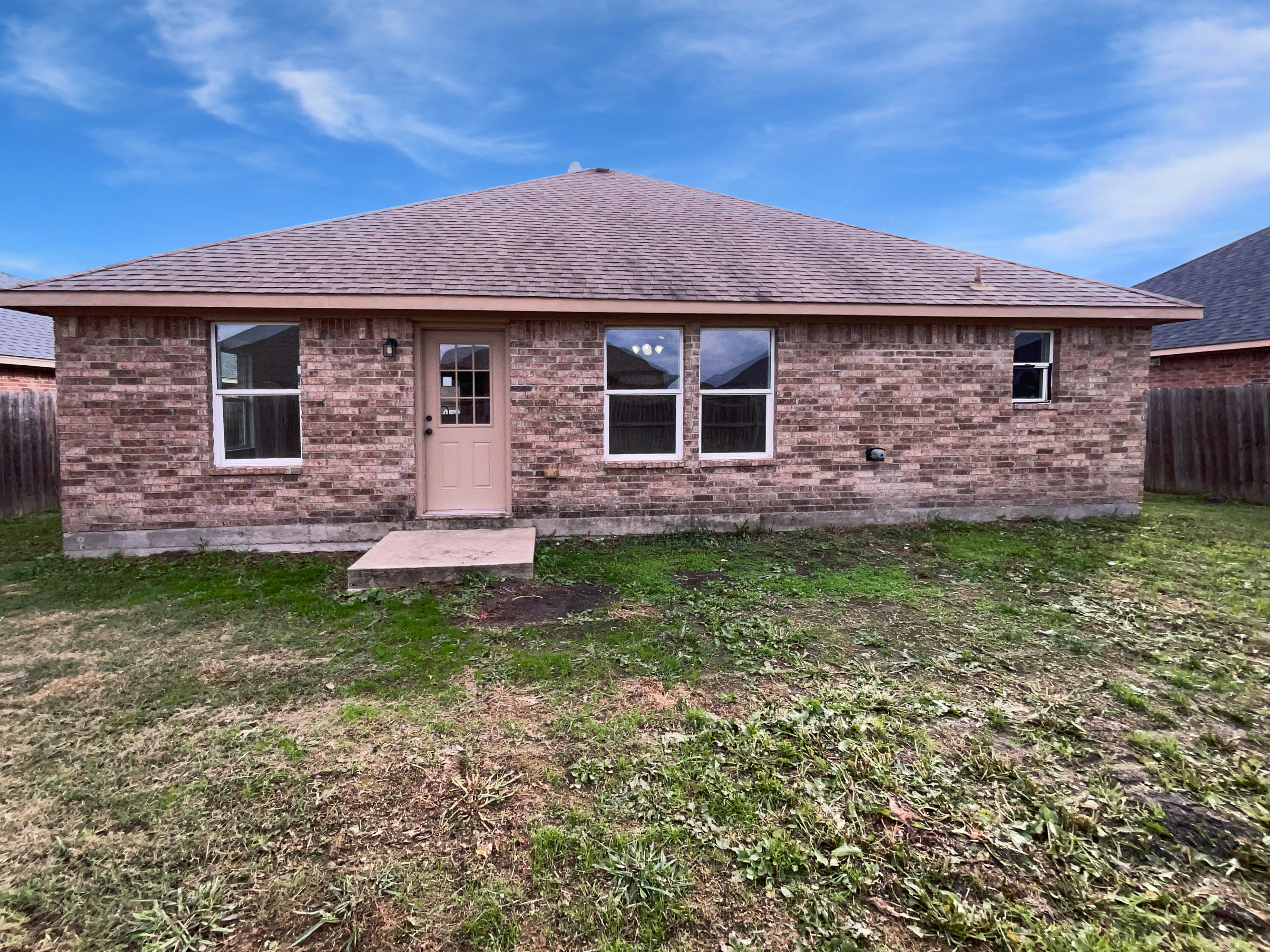 Photo 5 of 16 of 112 Halifax Cir, Palmer, TX
