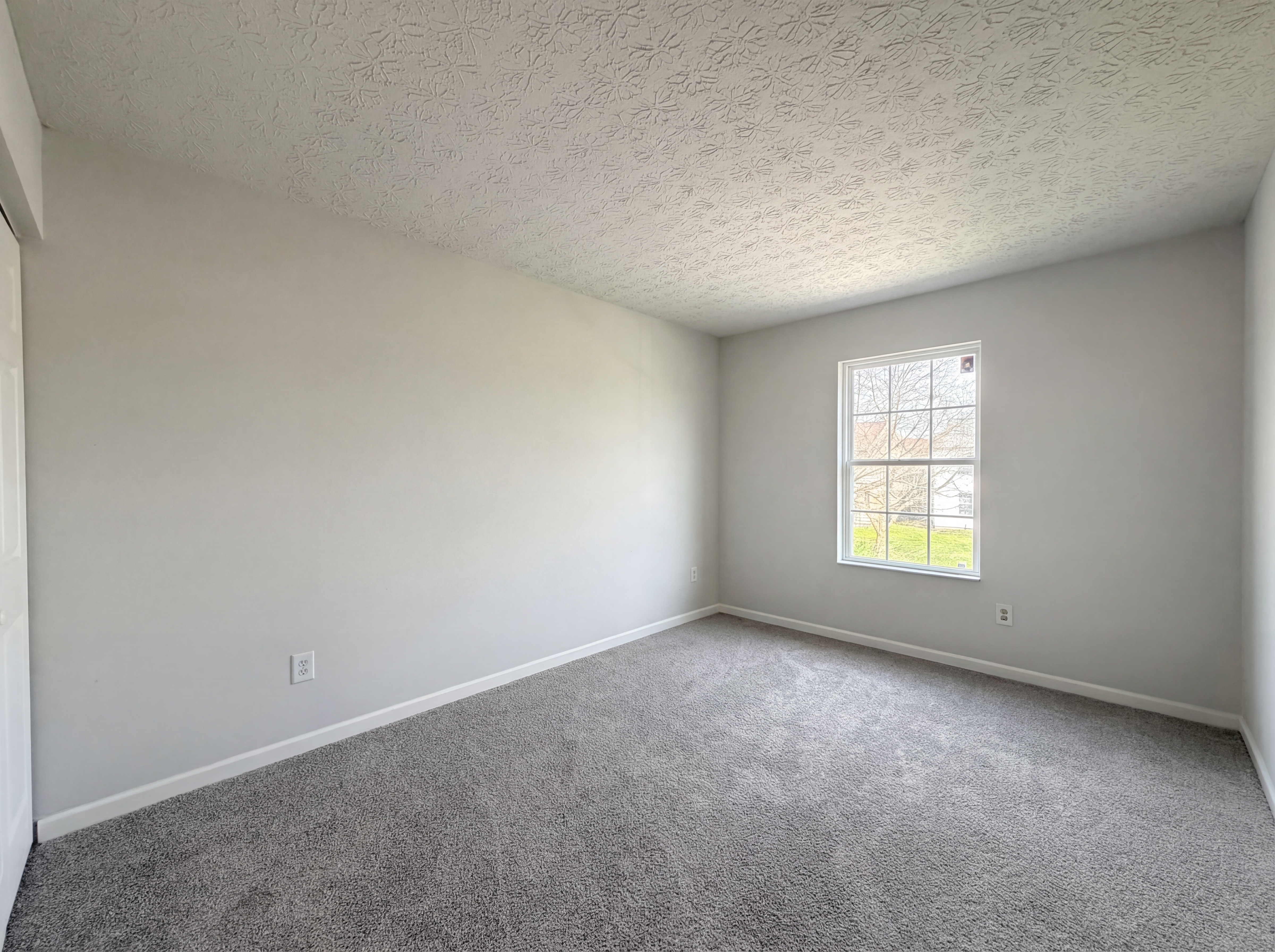 Photo 14 of 25 of 5691 Matuka Dr, Columbus, OH