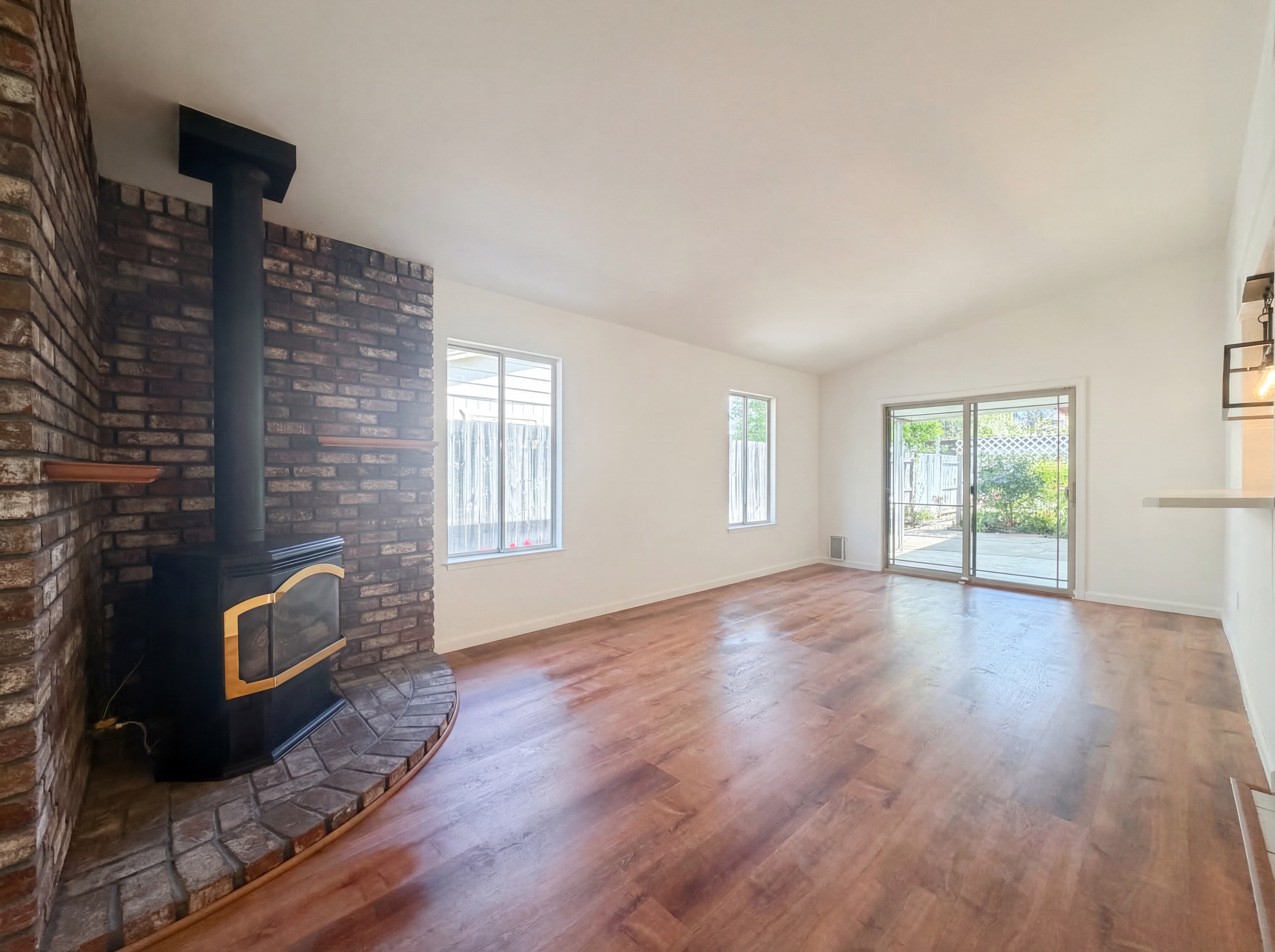 Photo 15 of 33 of 4814 Monet Way, Sacramento, CA