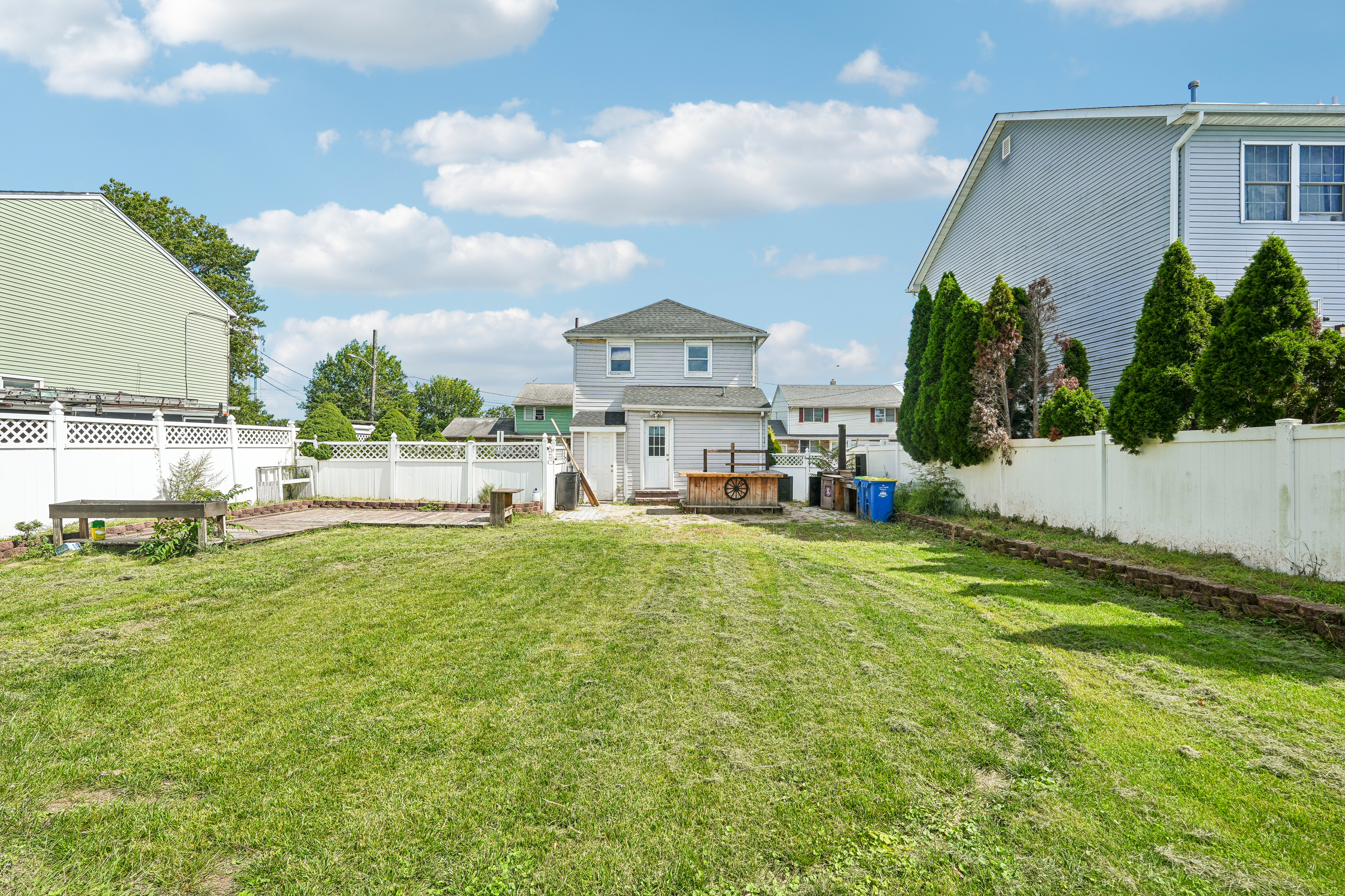 Photo 5 of 39 of 94 S 21st Ave, Manville, NJ