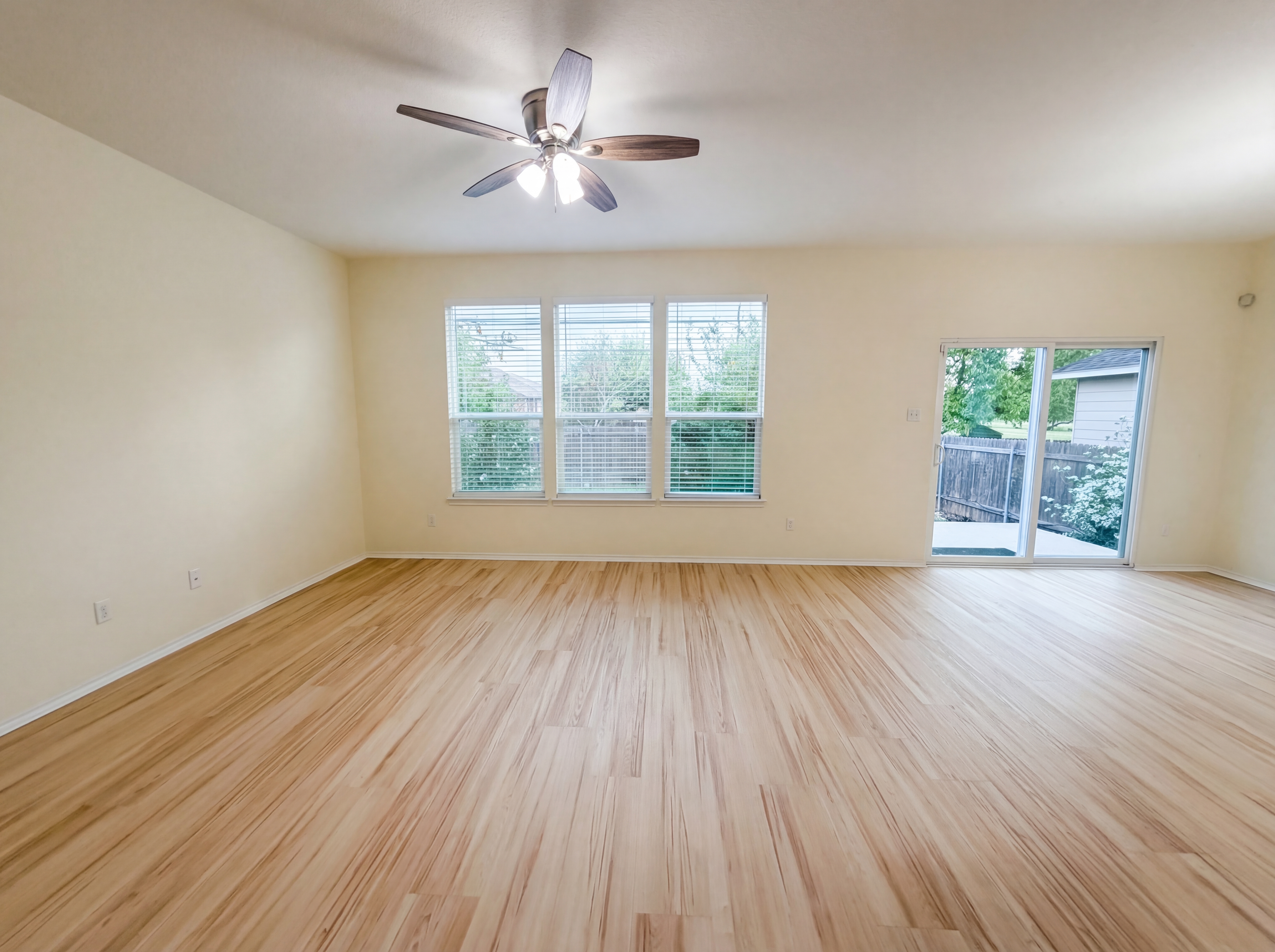 Photo 3 of 17 of 9018 Lonesome Oak Dr, Temple, TX