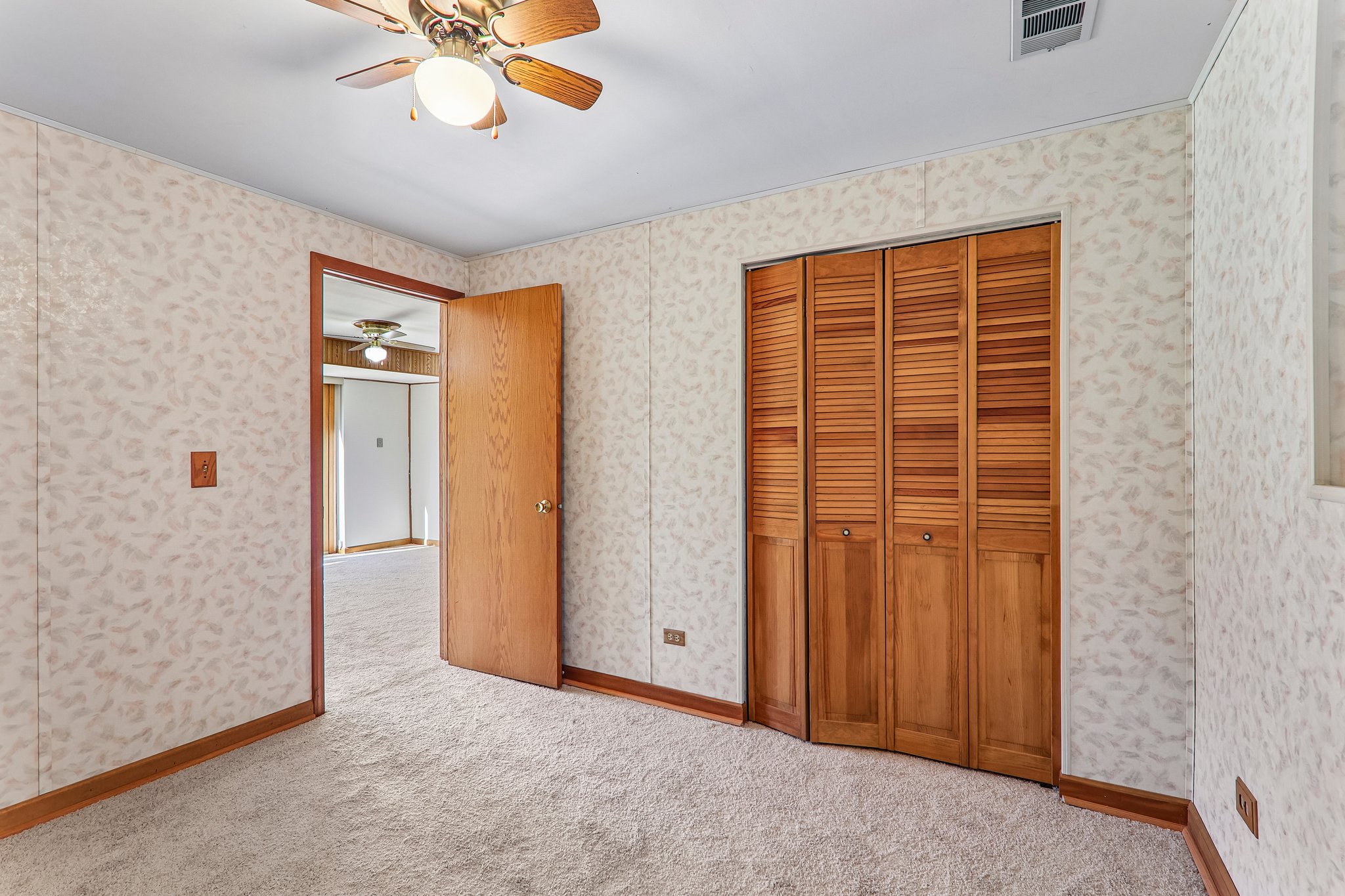 Photo 18 of 30 of 4532 Black Partridge Ln, Lisle, IL
