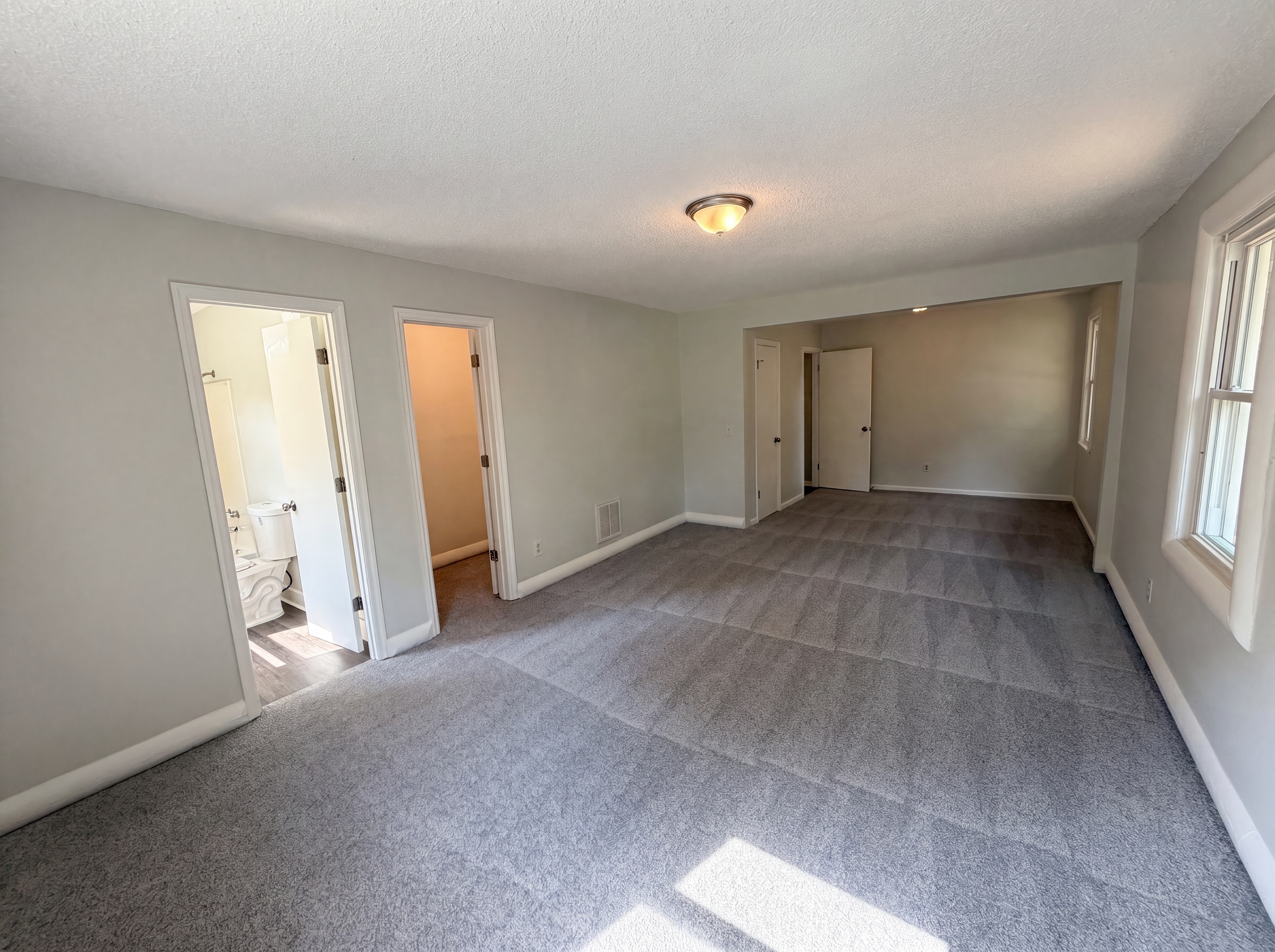 Photo 4 of 23 of 1328 Baffin Bay Rd, Columbia, SC