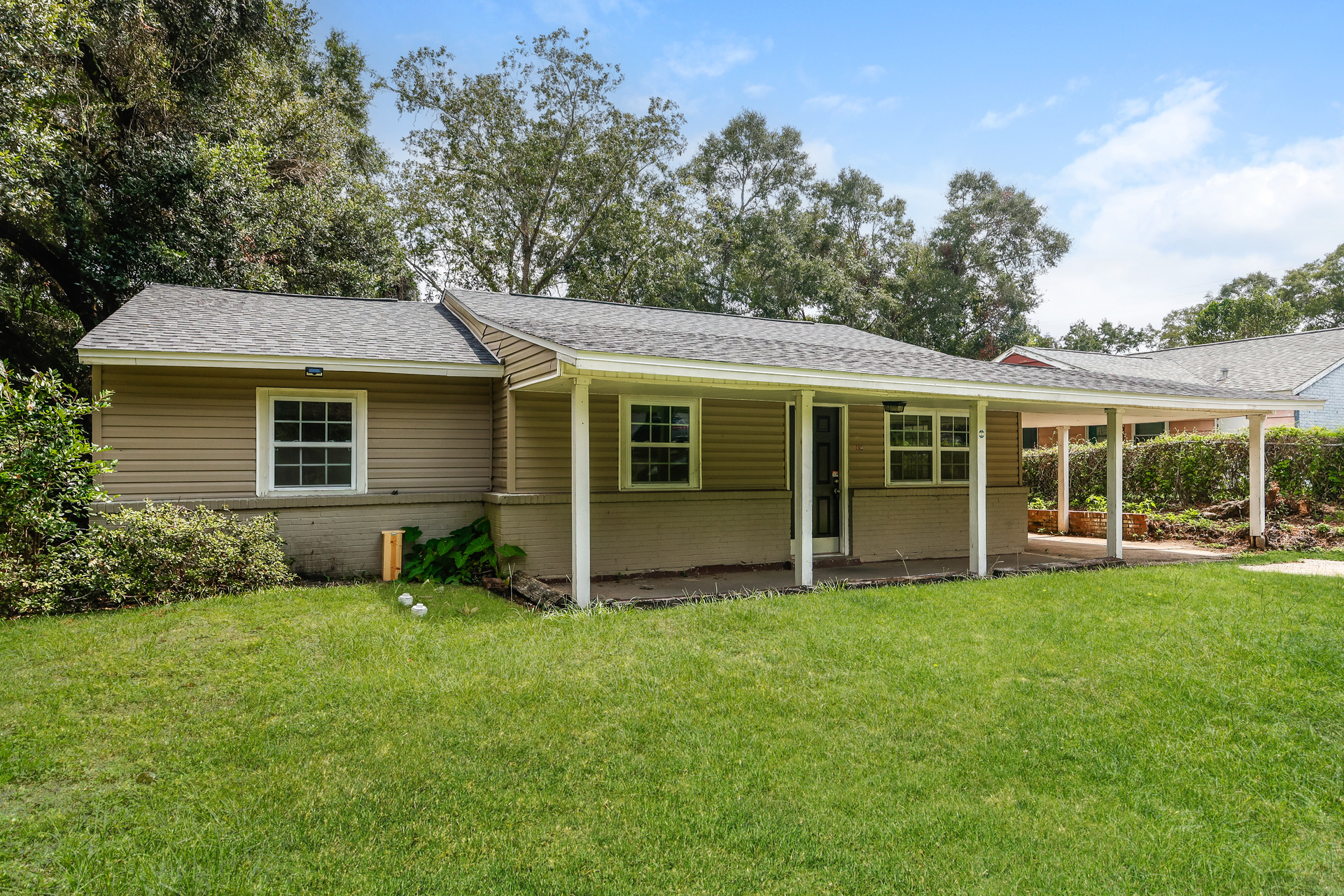 Photo 6 of 21 of 704 Thornton Pl, Mobile, AL
